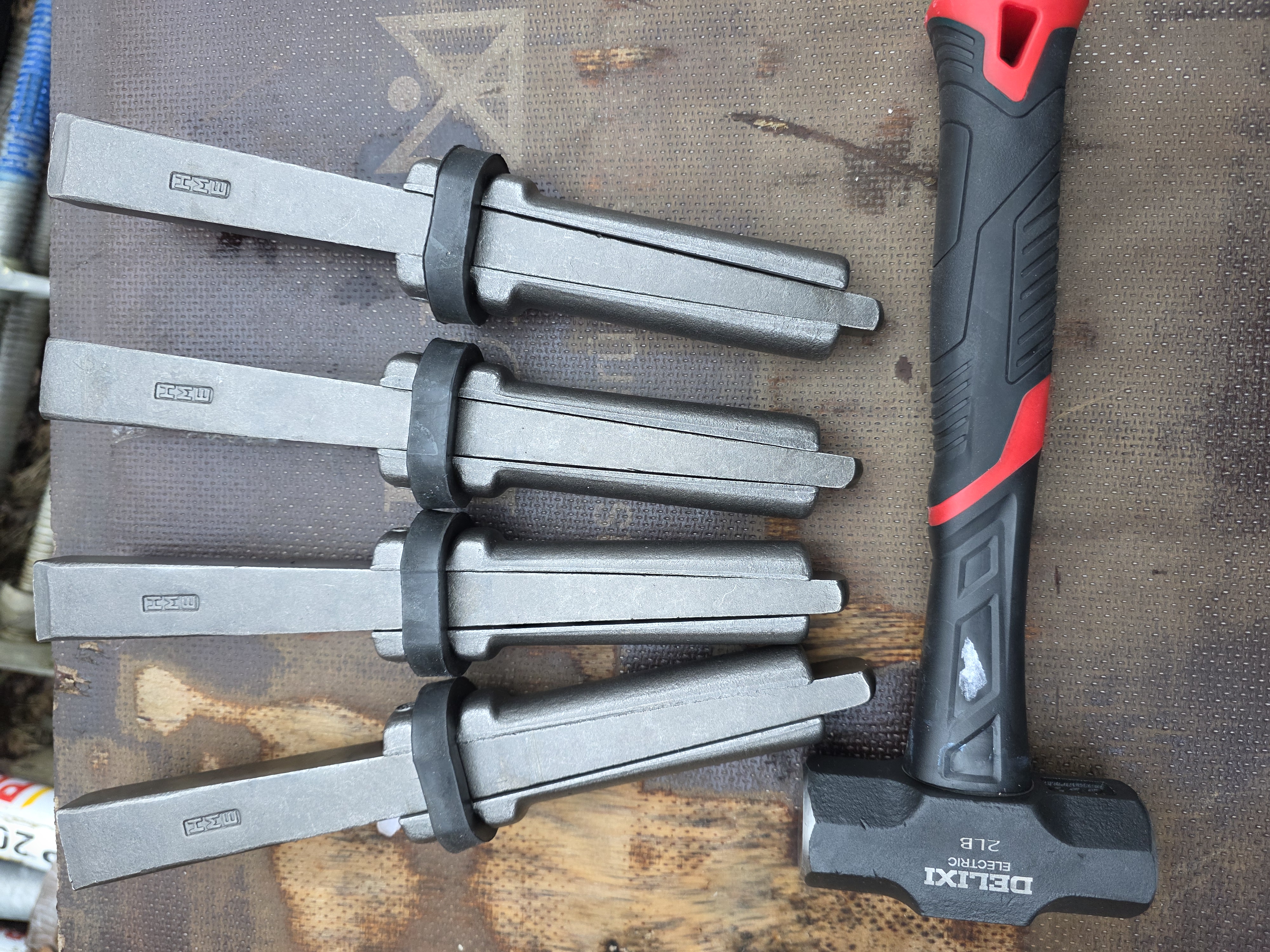 Spräckkilar 32mm, 4st inkl liten slägga.