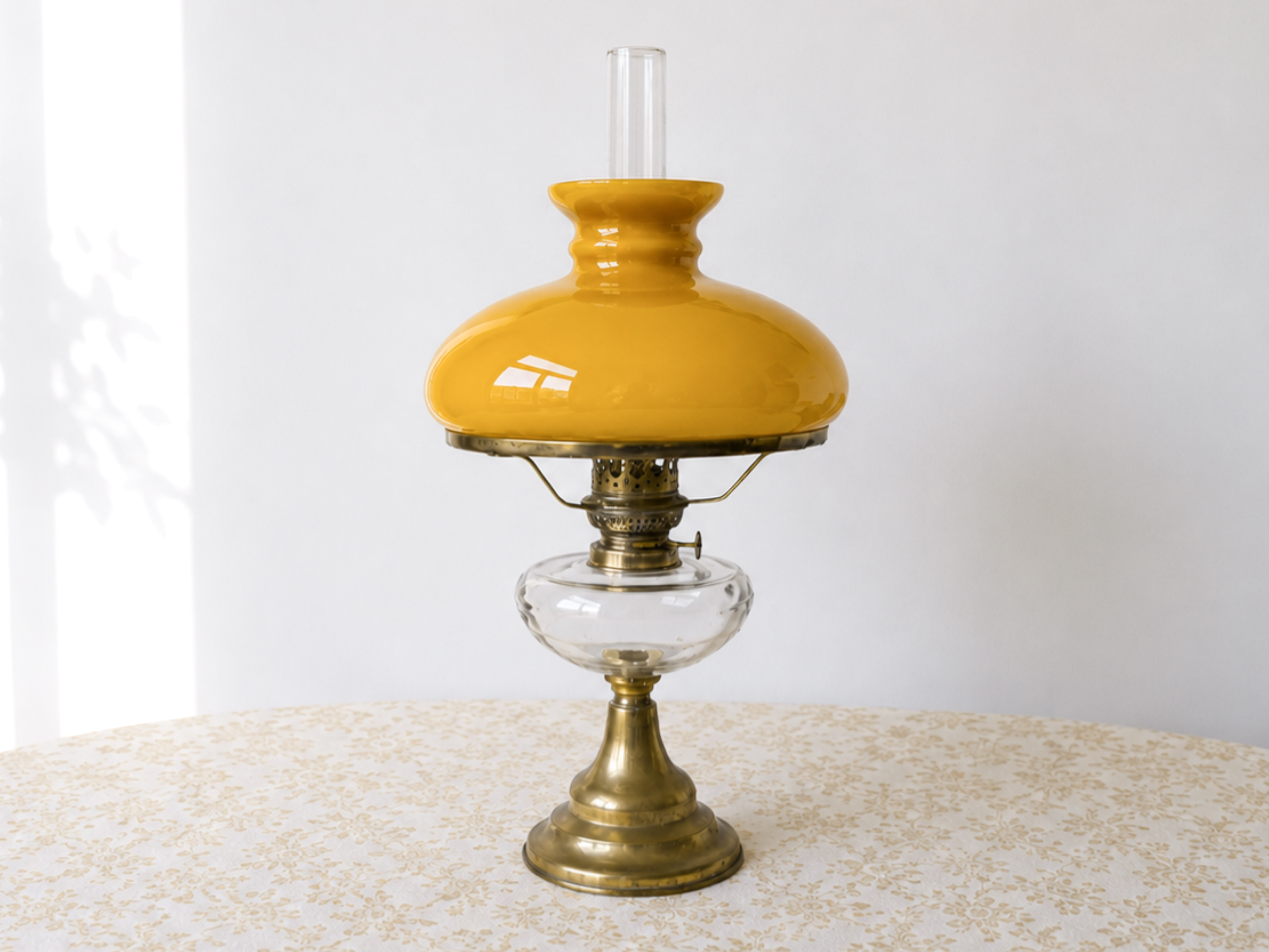 Stor bordsfotogenlampa