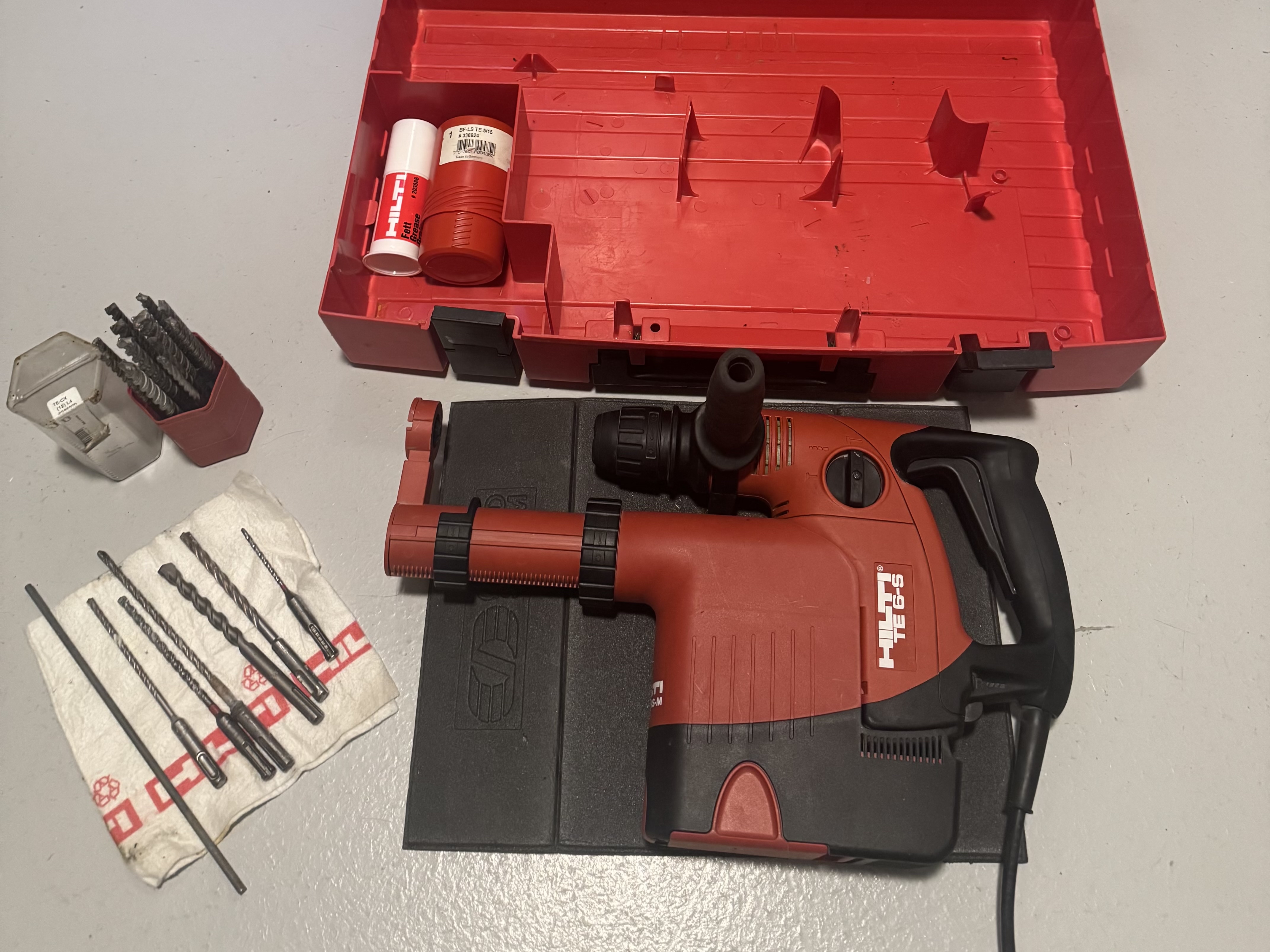 Hilti te 6-s borhammer / slagbor. tillegsutstyr som intigrert støvsuger og dybdemål