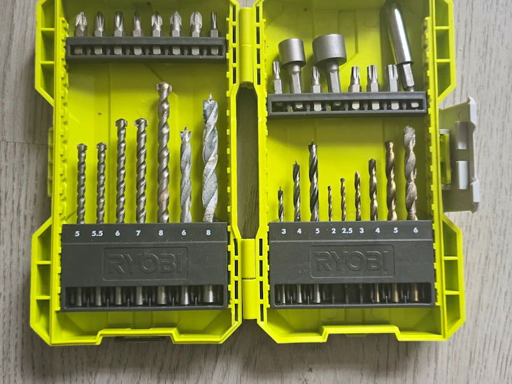 Ryobi drill and screw set