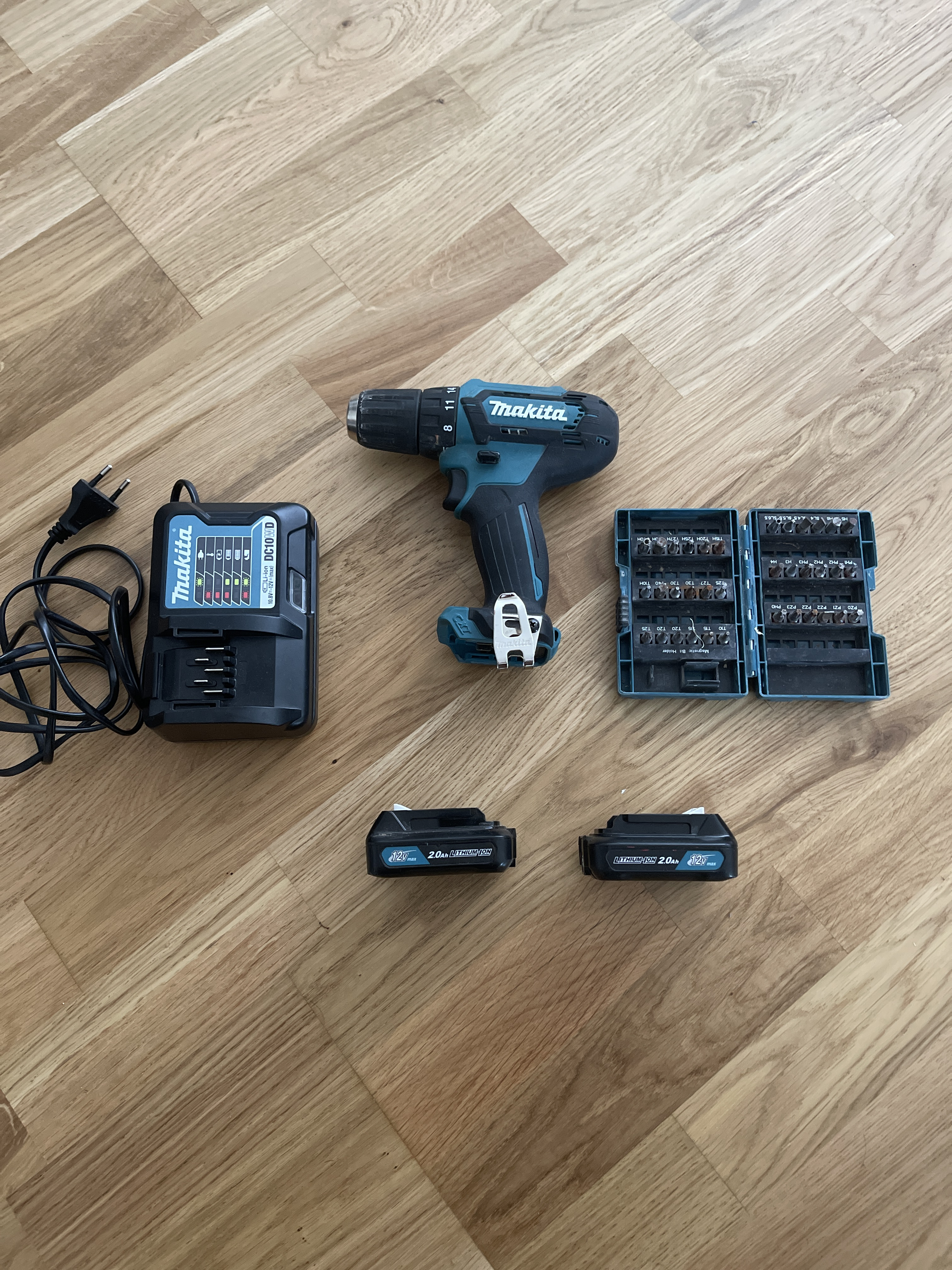 Thakita screwe mechine