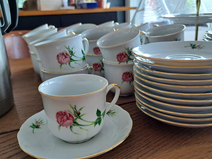 Runsas kahviastiasto 25 henkilölle