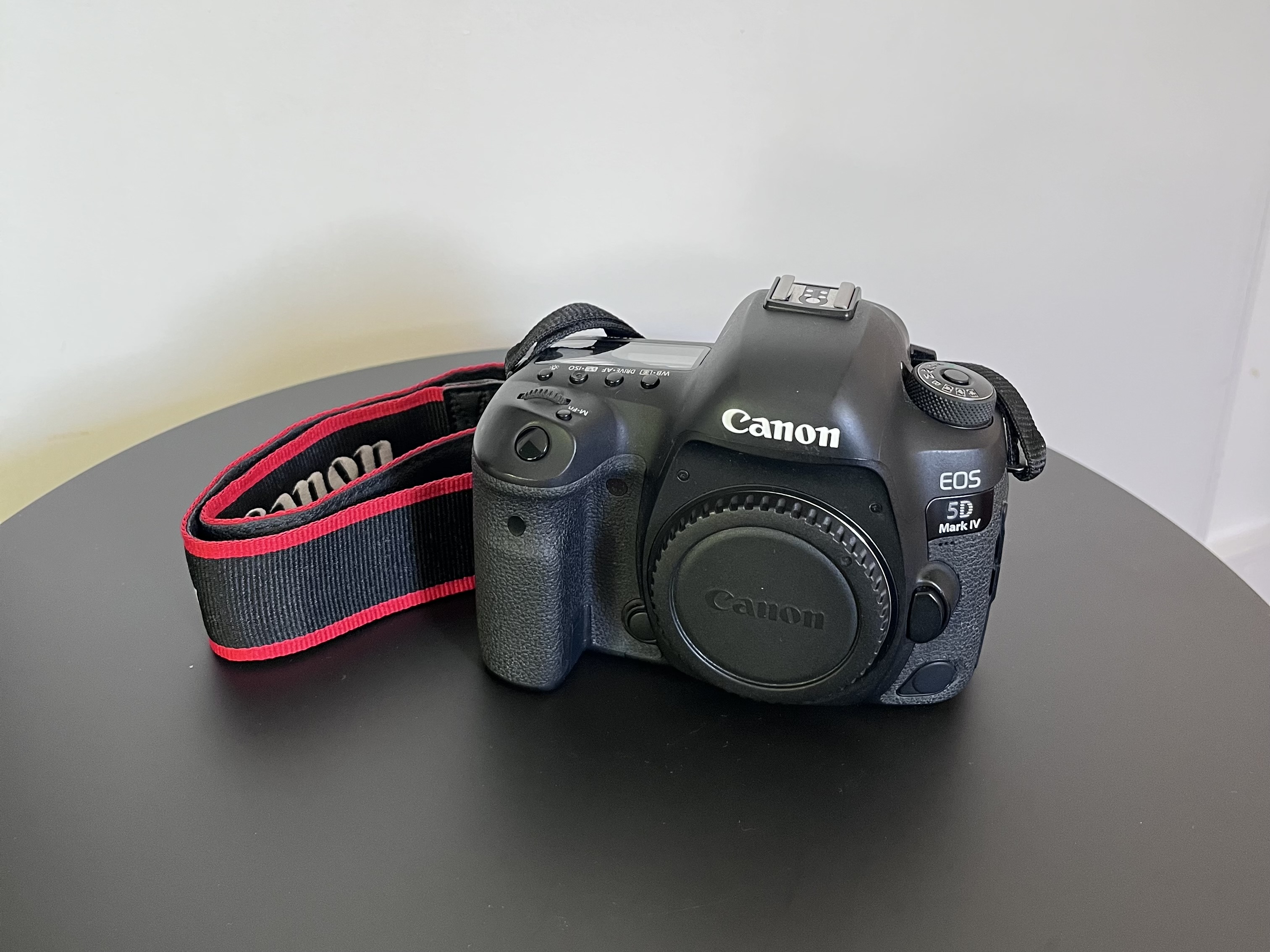 Canon 5d mark iv (body only) - lenses available separately if required