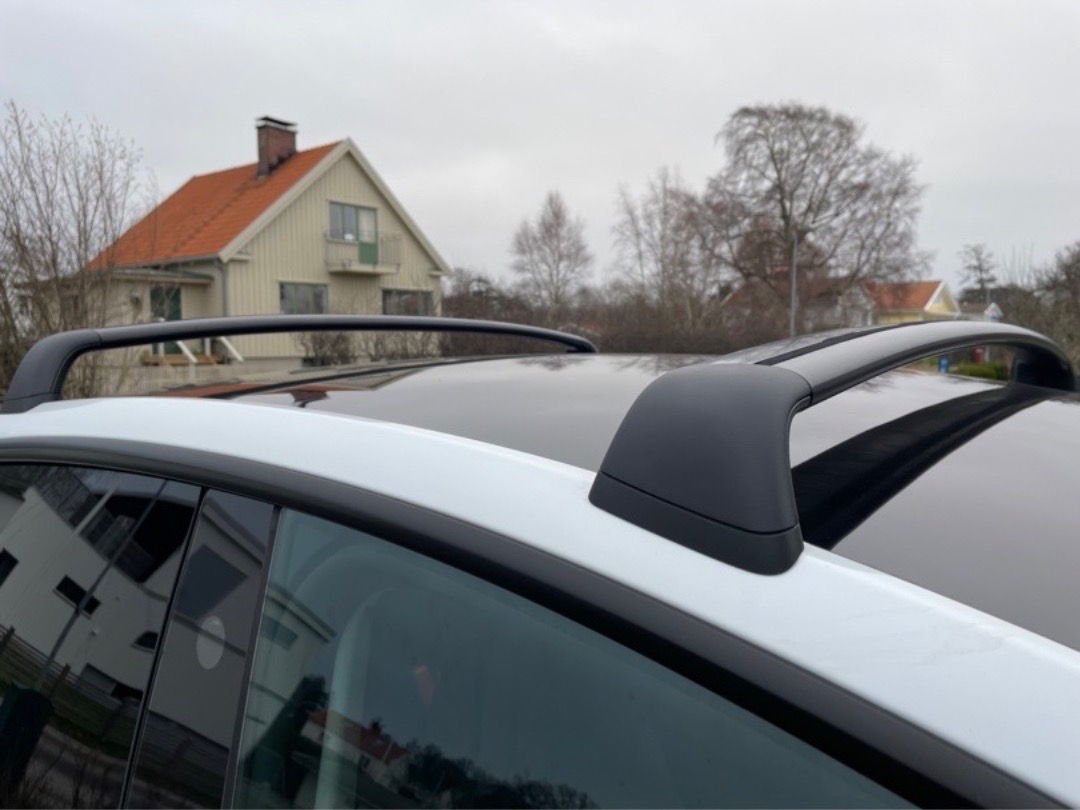 Tesla model y original takräcken