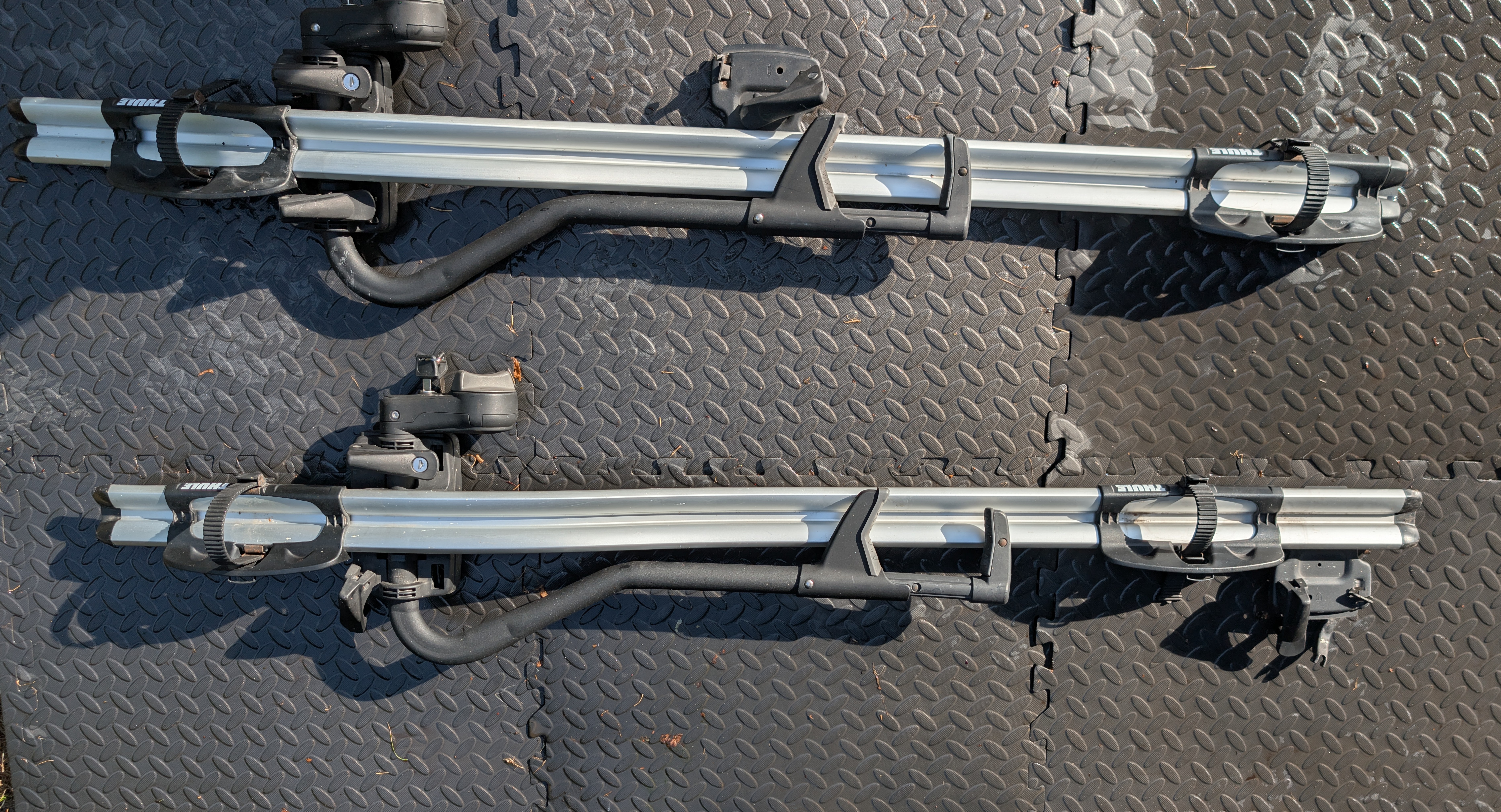 2x thule 591 roof mount cycle carriers
