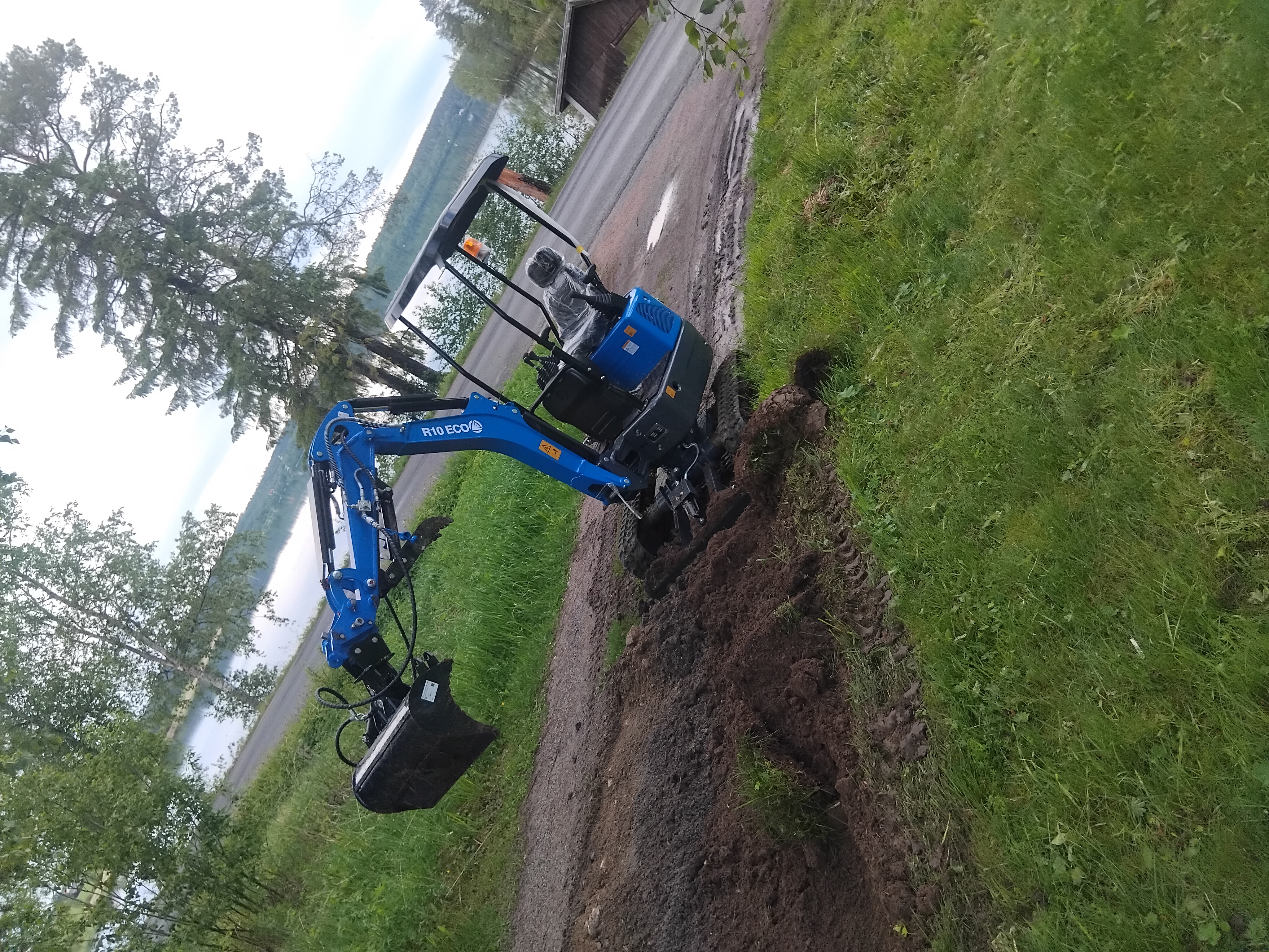 Minigrävare 1.5 ton uthyres. leverans ingår