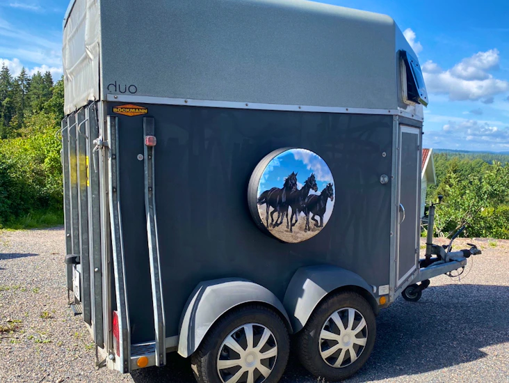 Flott bøckmann 2009 hestehenger til leie, med kamera