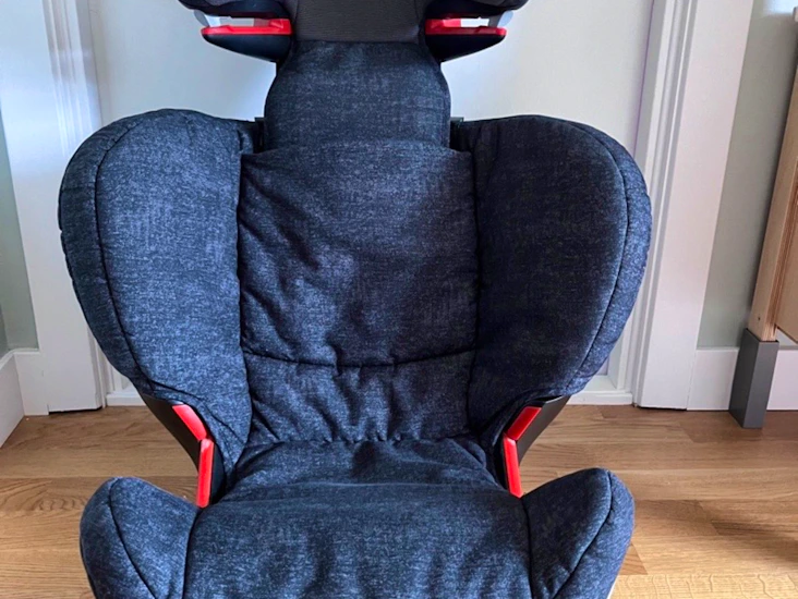 Framåtvänd bilbarnstol iso fix (15-36kg)