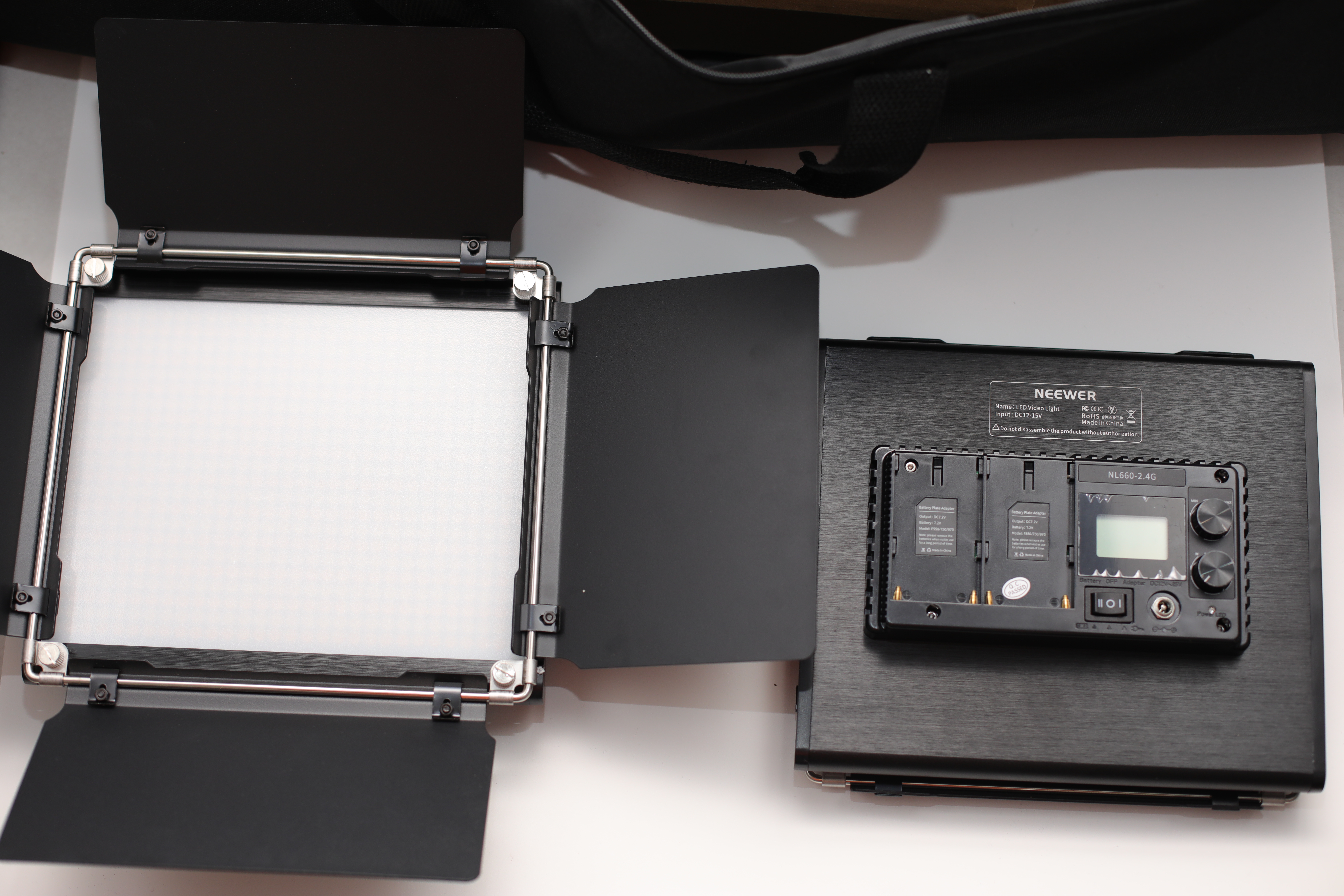 Bi-color led panel kit – 2 lights, stands & carry case