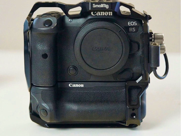 Canon r5 + sigma 18-35