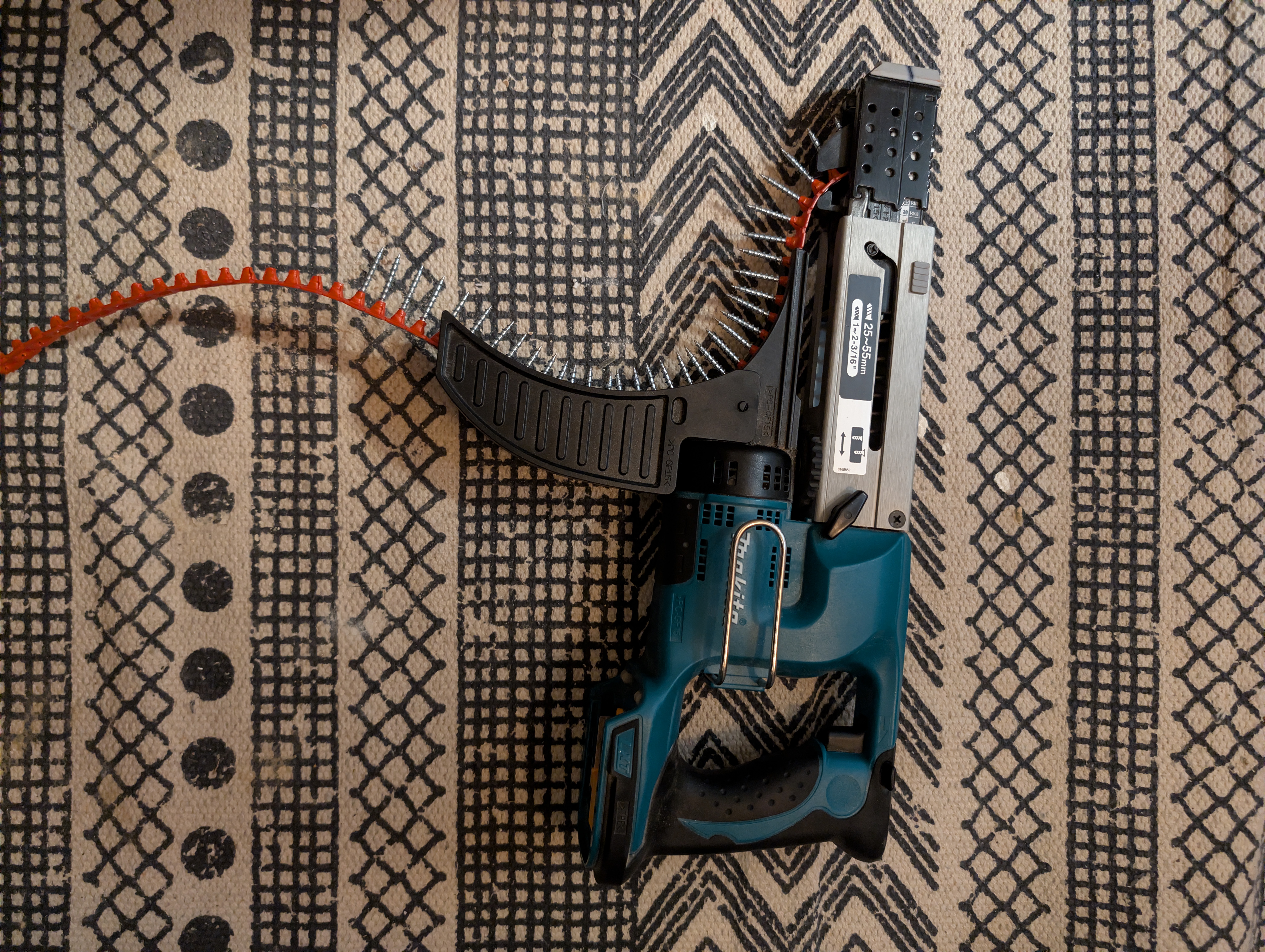 Makita skruautomat dfr550