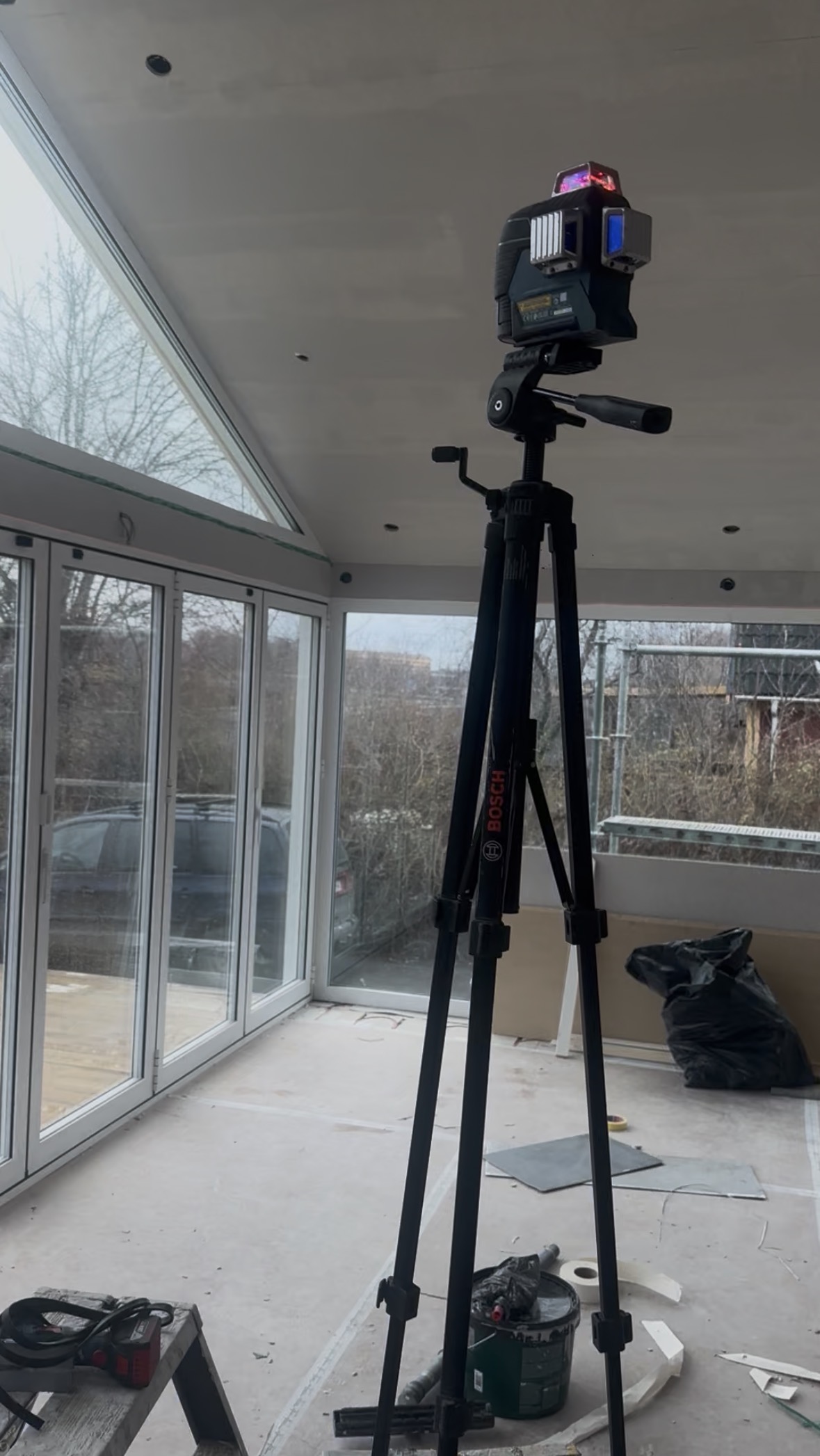 Krysslaser 360° – exakt och smidig nivålaser uthyres