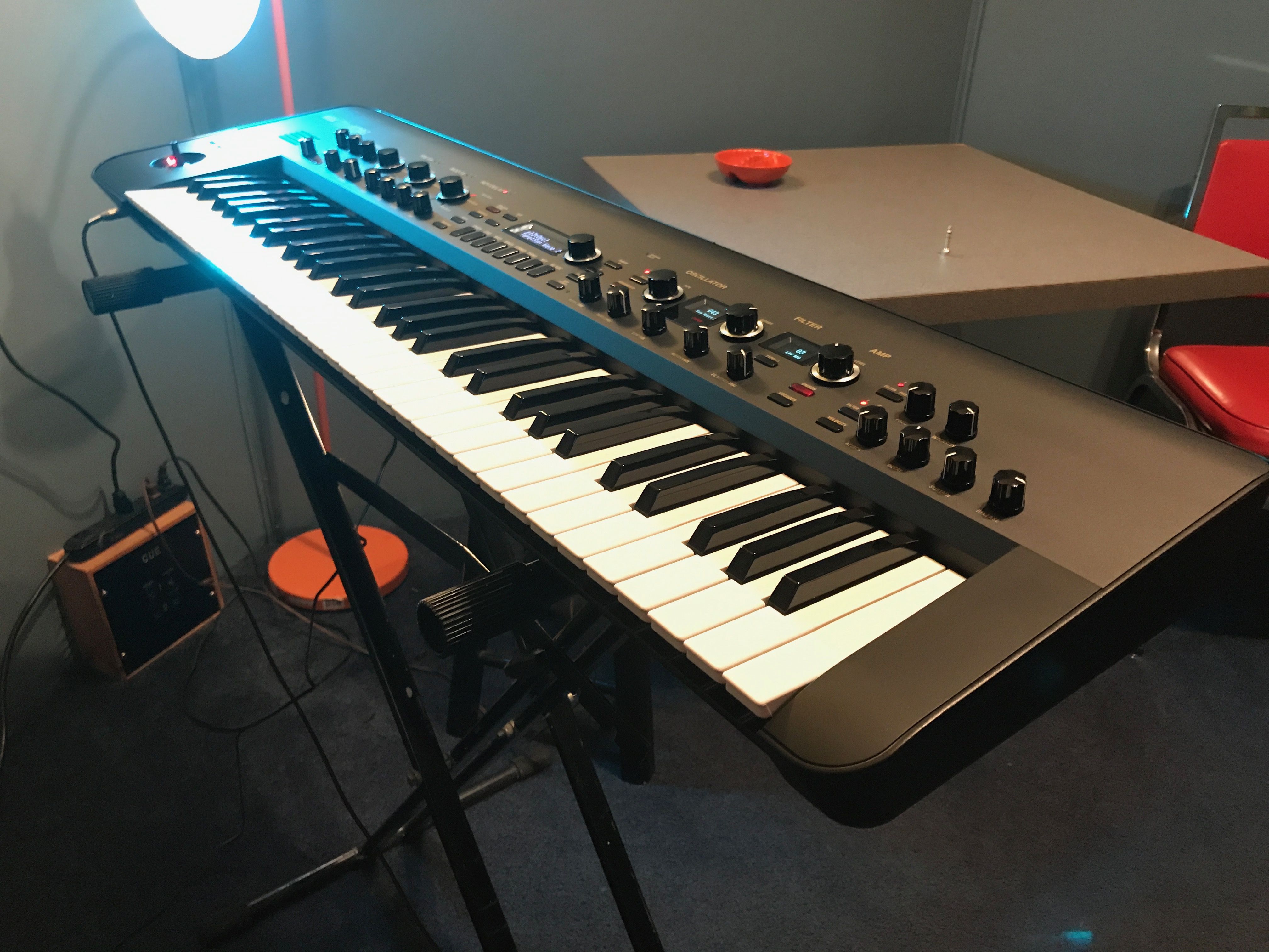 Korg kingkorg 61-key analog modeling synthesizer