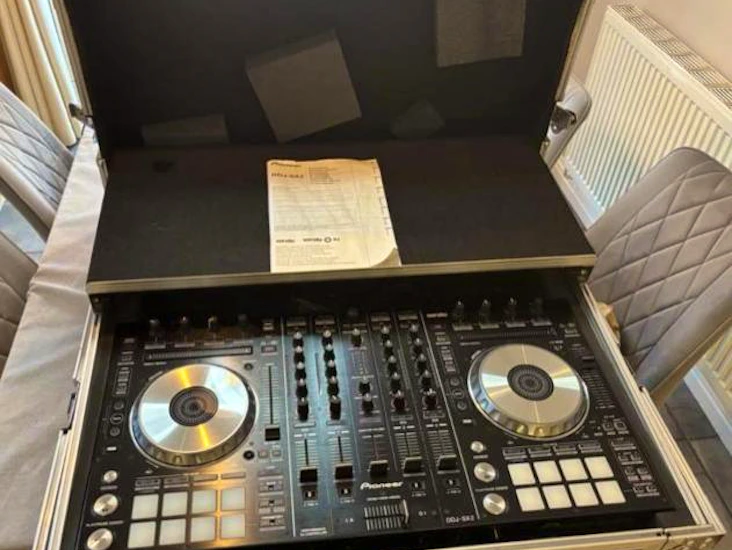 Pioneer ddj sx2 controller with flight case & accessories