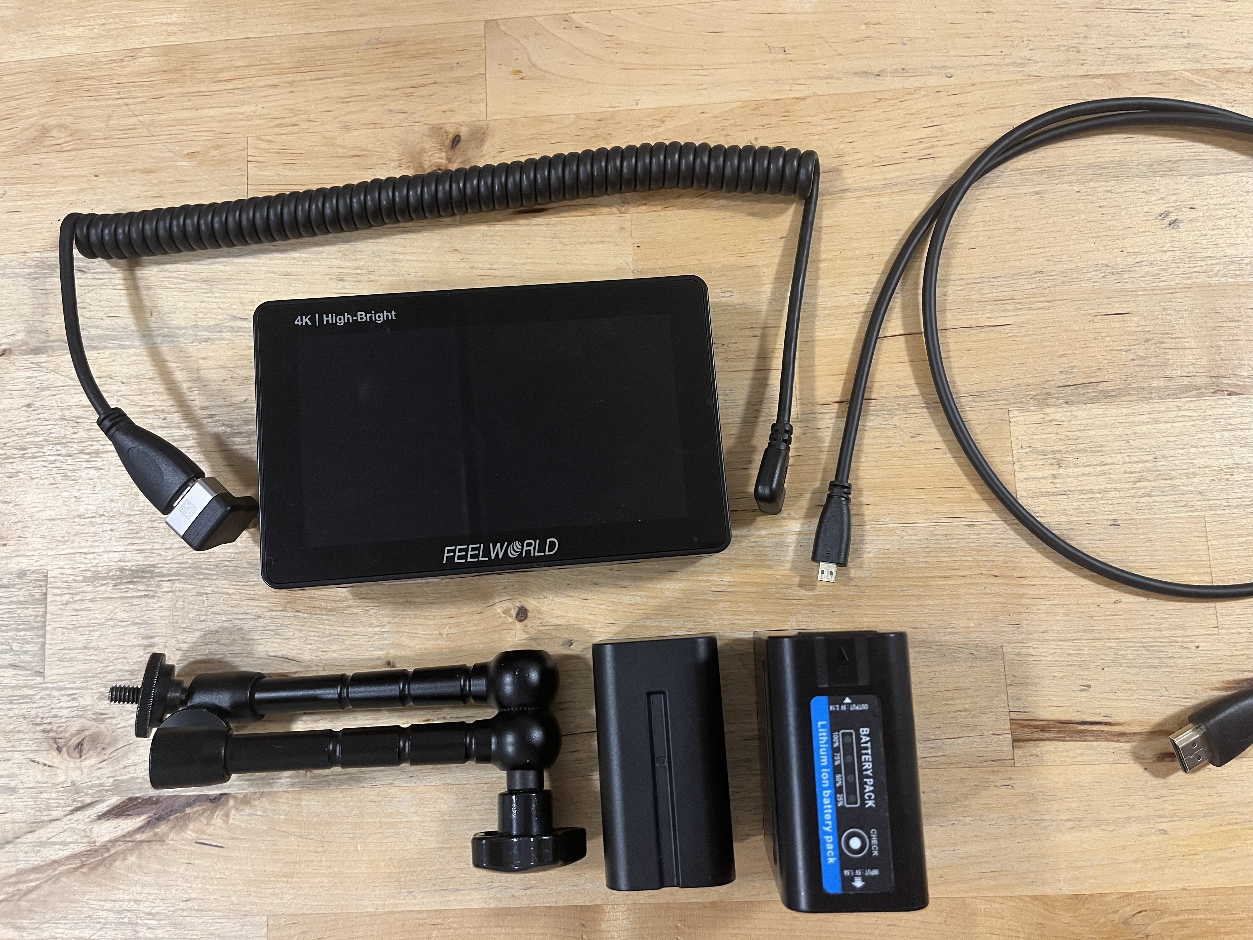 Feelworld f5 prox 5.5 inch camera field monitor with  battery 