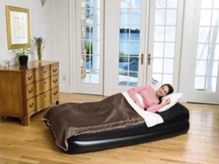 Elektronisk uppblåsbar luftbädd/luftmadrass