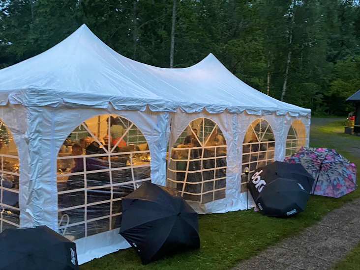 Pagoda partytält 4 x 8 m- exklusivt regnskyddat tält -roslagen norrtälje