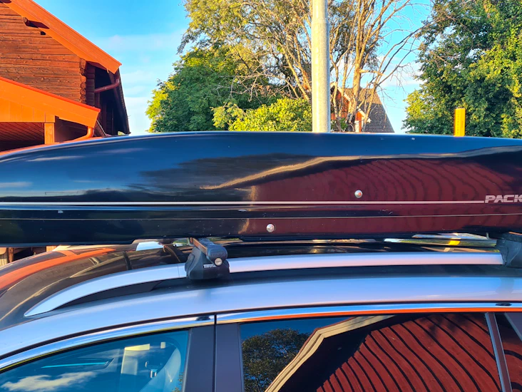 Fin klassisk packline m2000 takbox med thule takräcken