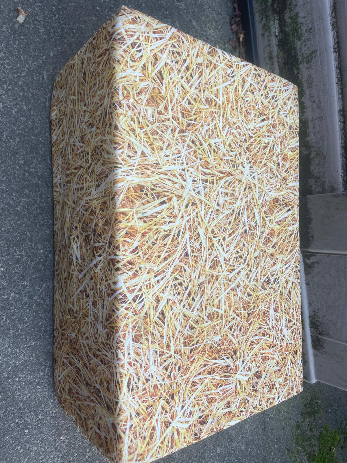 Fake hay bale