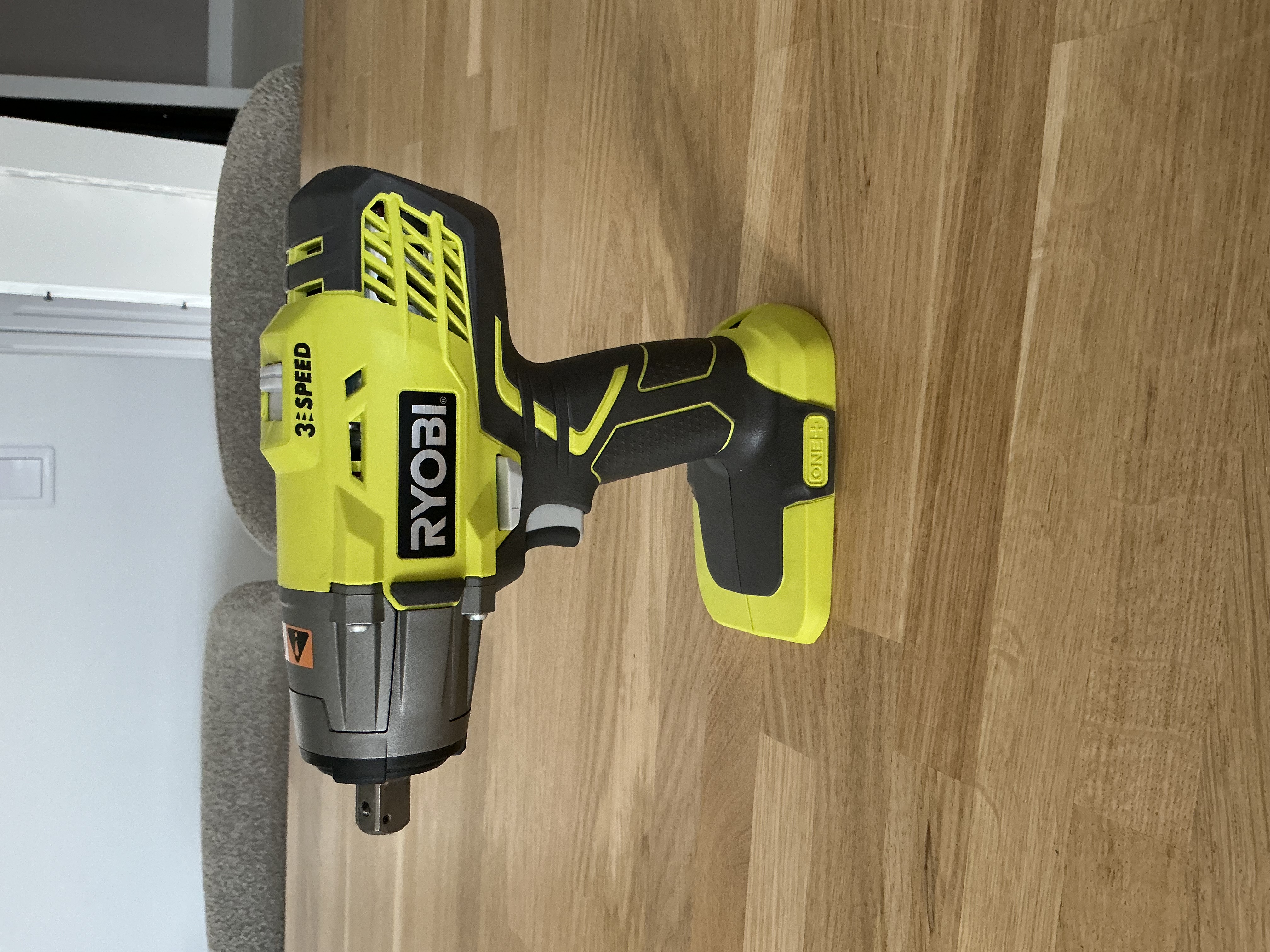 Ryobi mutterdragare