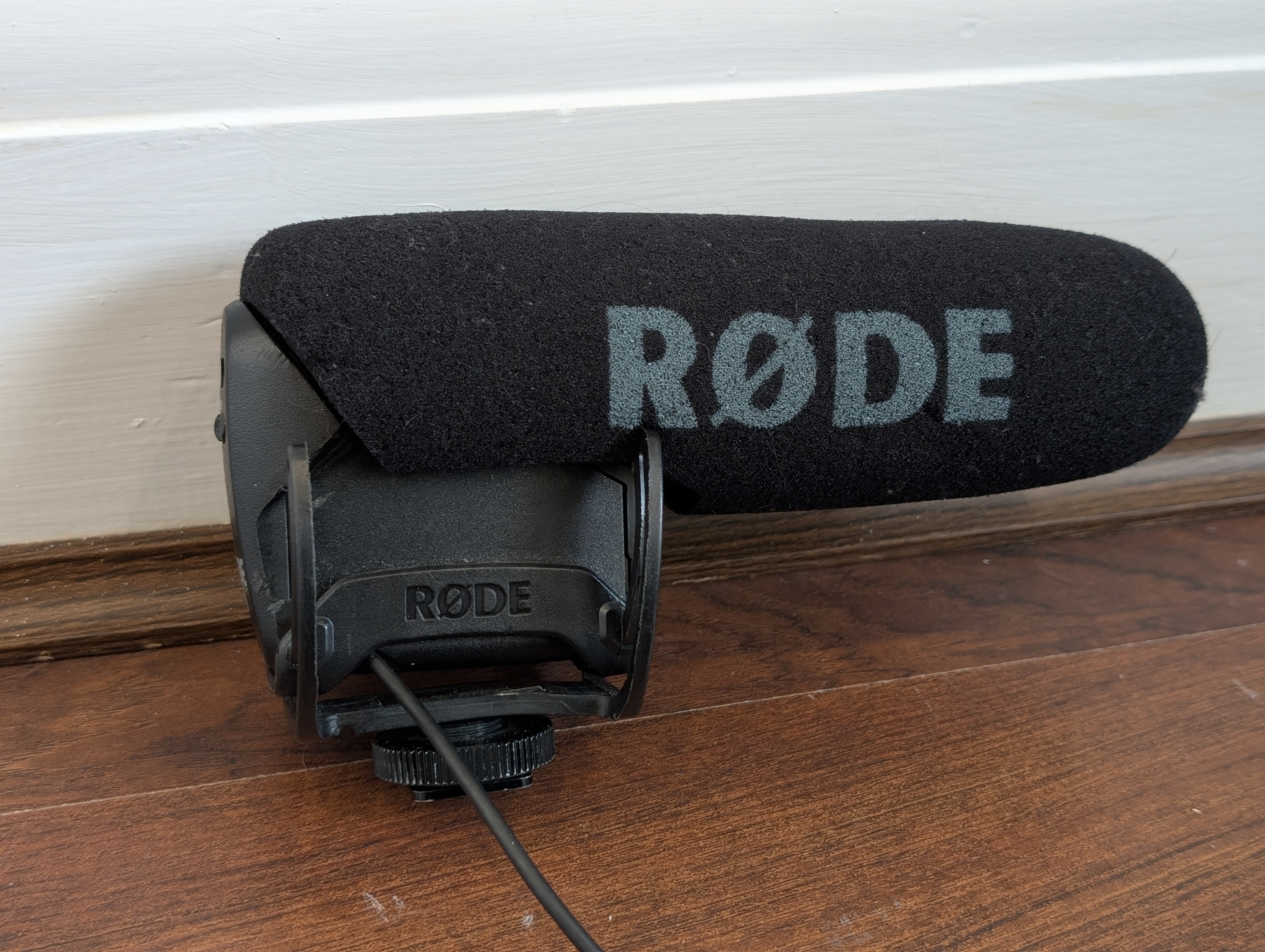 Rode videomic pro - professional on-camera shotgun microphone