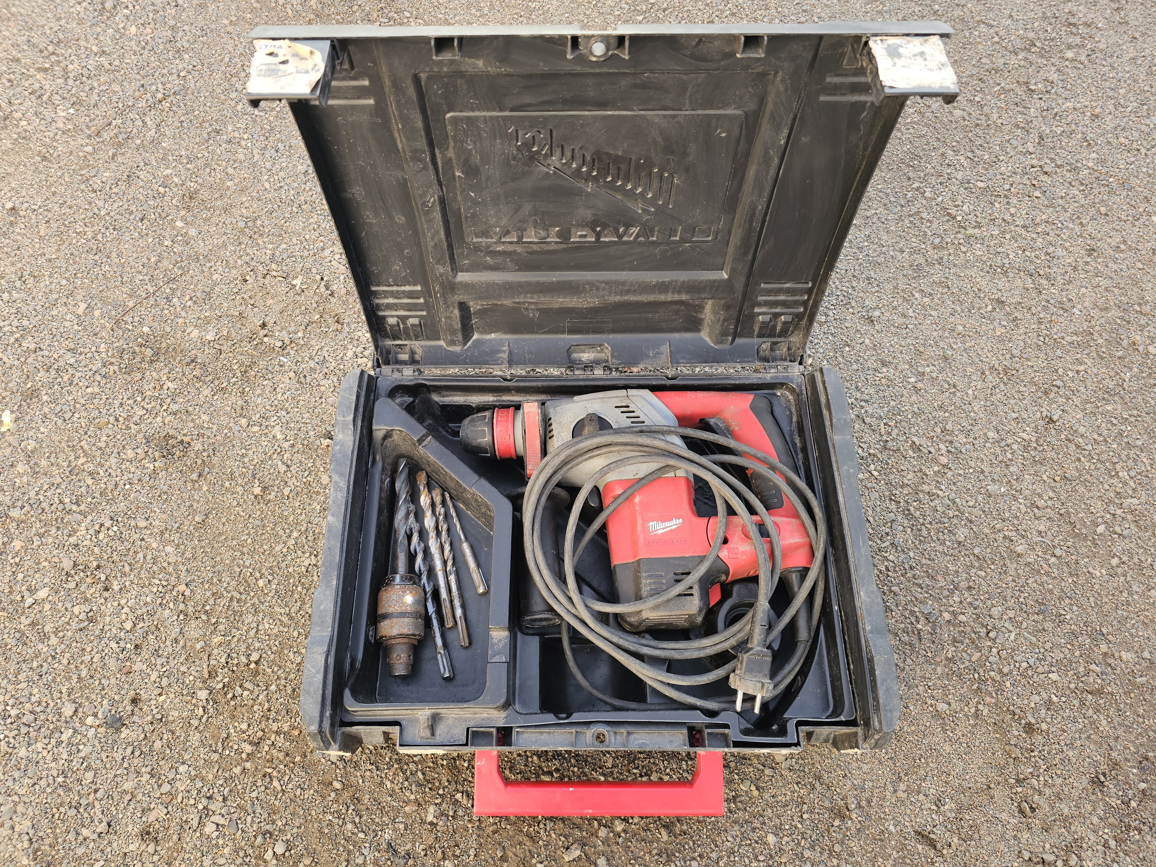 Tittel: milwaukee plh 26 xe – kraftig borhammer m/koffert og bor