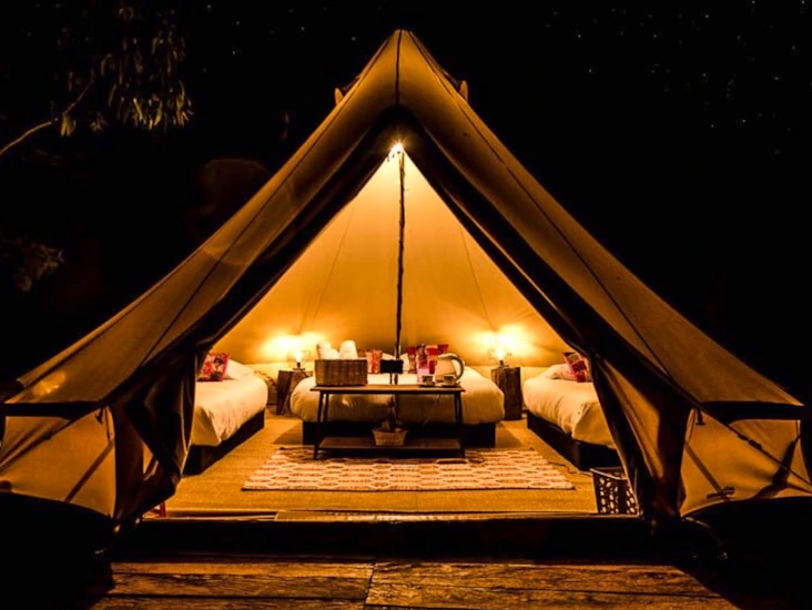 Glampingtält 10 personer med pirra, soffa, första hjälpen, hängmatta och möjlighet till massa utrustning