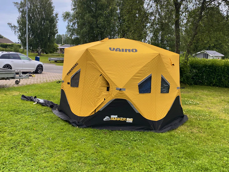 Isfisketält med vedkamin