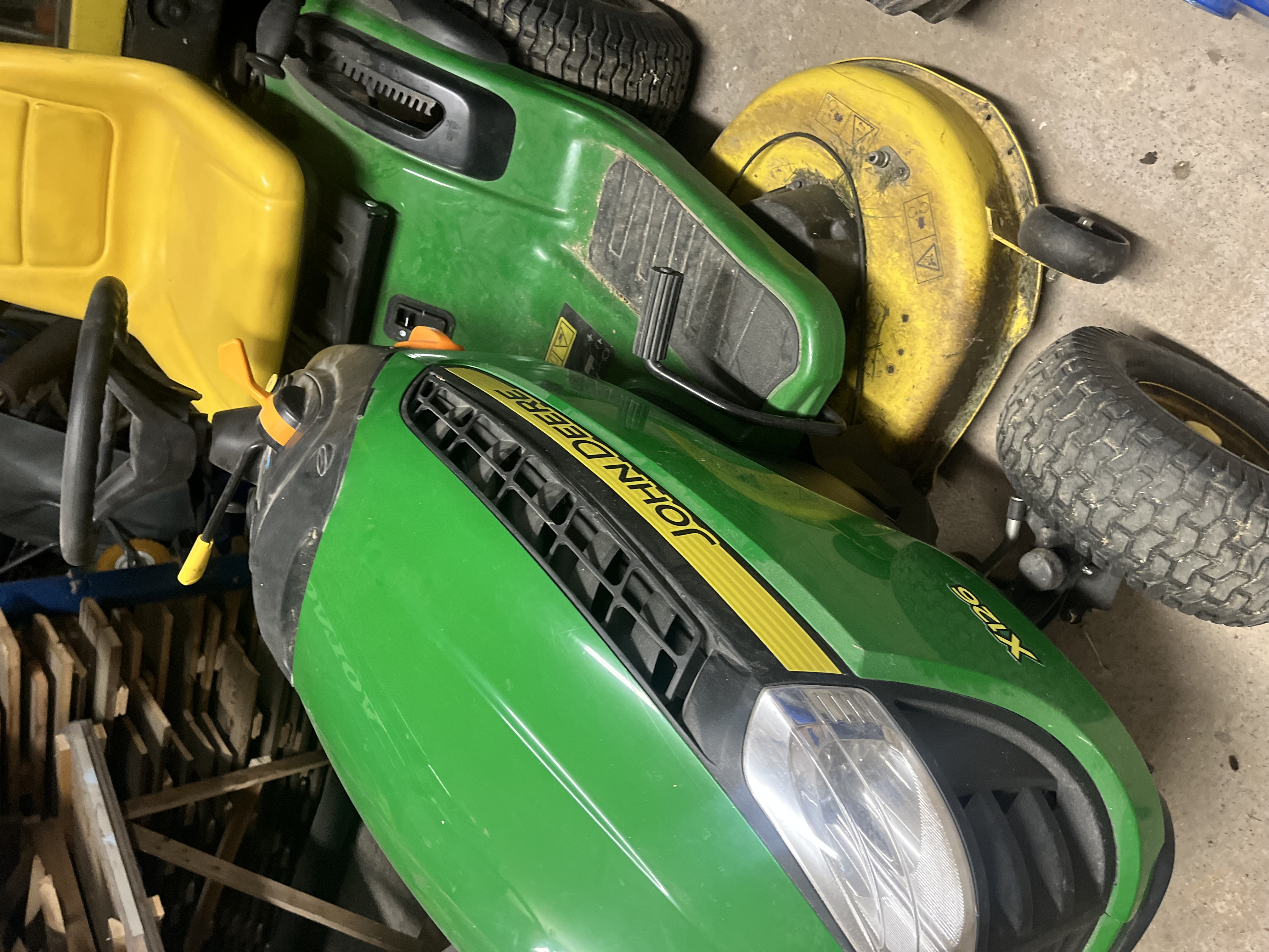John deere ajettava ruohonleikkuri