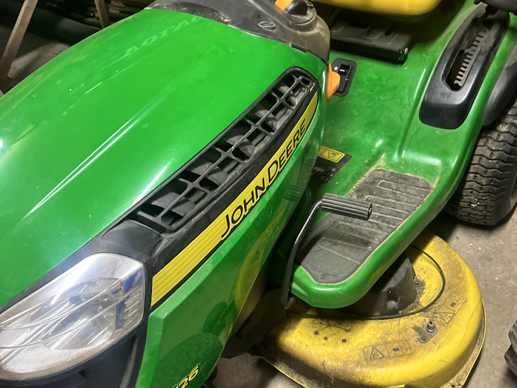 John deere ajettava ruohonleikkuri