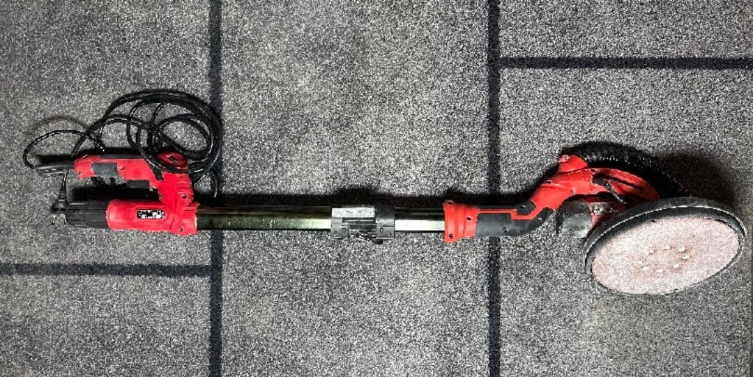 Taksliper/veggsliper med stort slipehode.