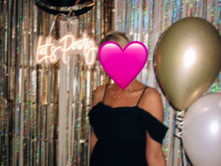 Vuokrataan let’s party-valokyltti