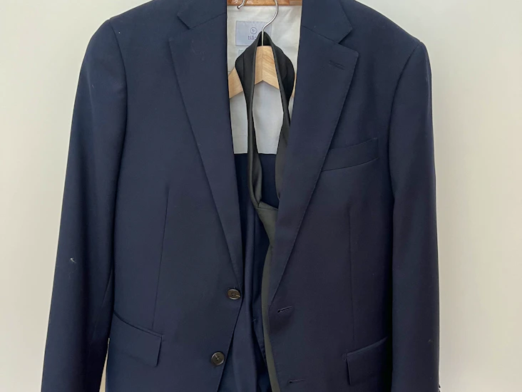 Mörkblå kostym strl. 48/50