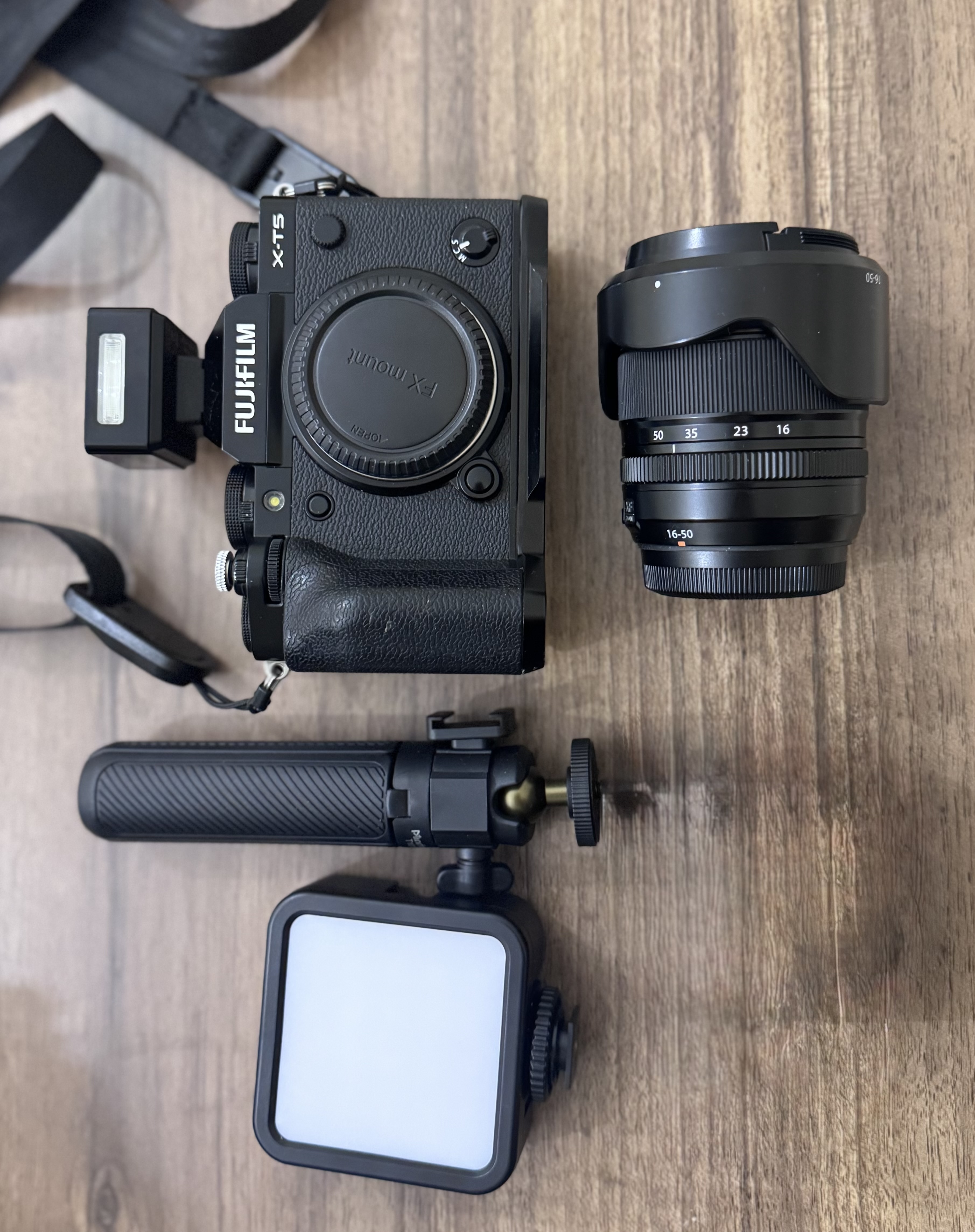 Fujifilm x-t5 mirrorless camera + 16-50mm & accessories