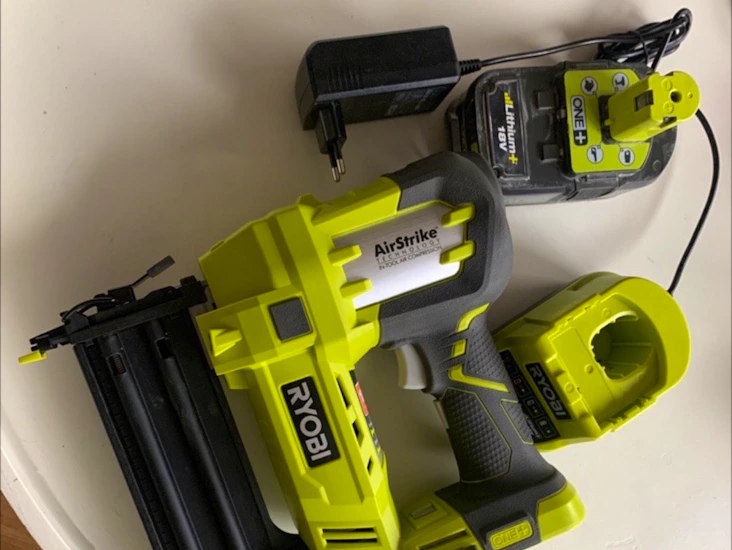 Ryobi spik/dryckertpistol