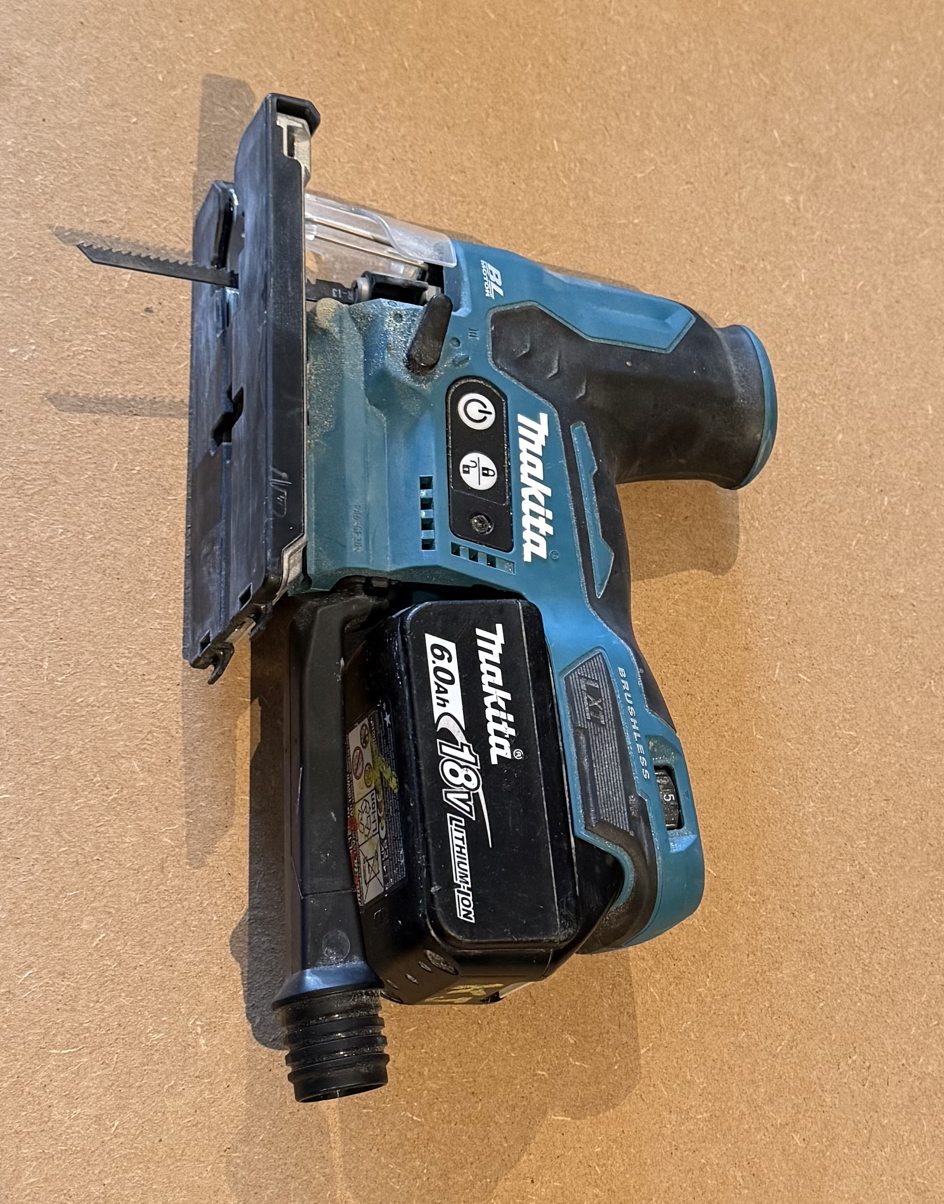 Makita stiksav djv185