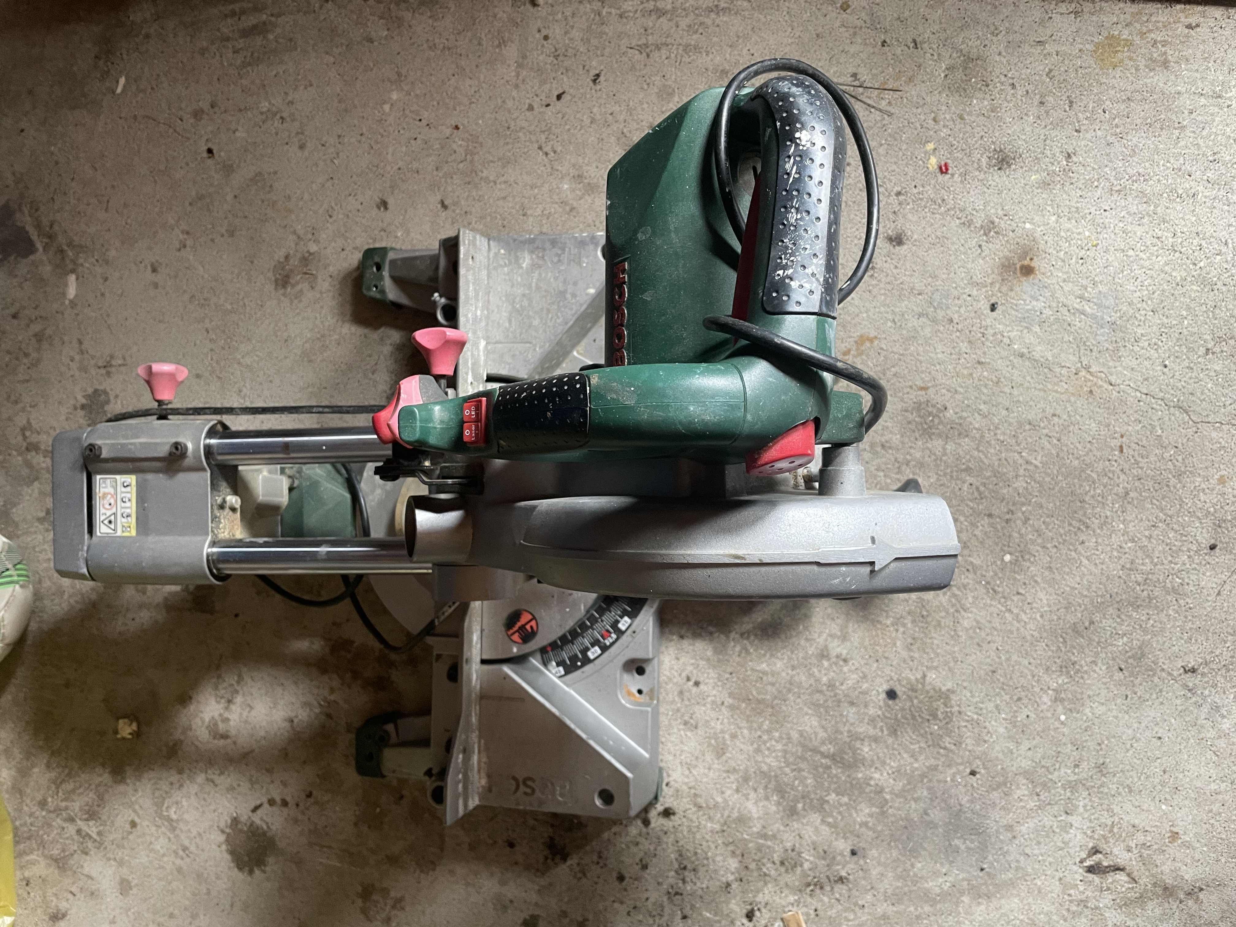 Kap- och gersåg bosch pcm 8s 1200w