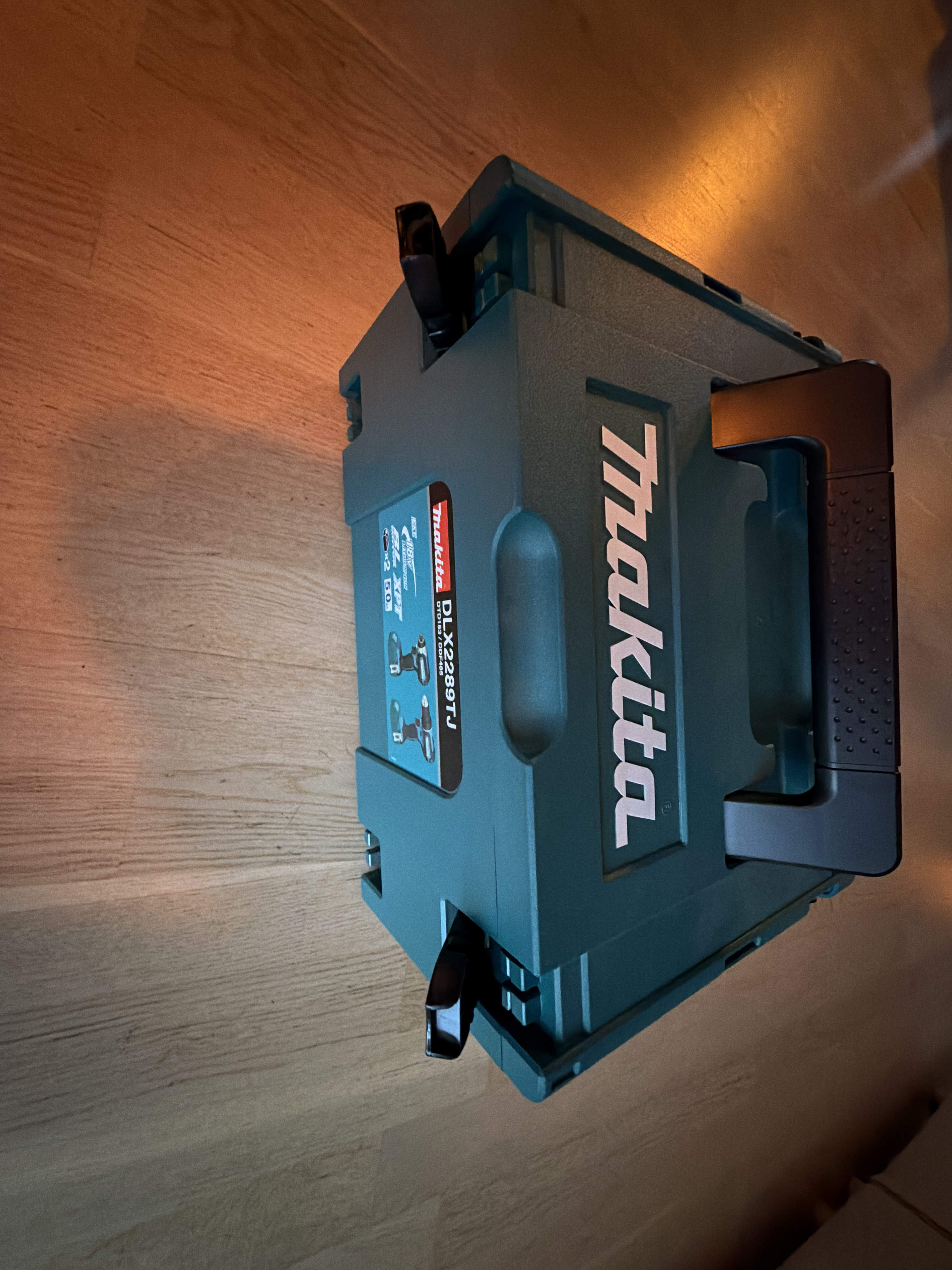 Makita 18v drill + slagskrutrekker – 2×5ah batterier