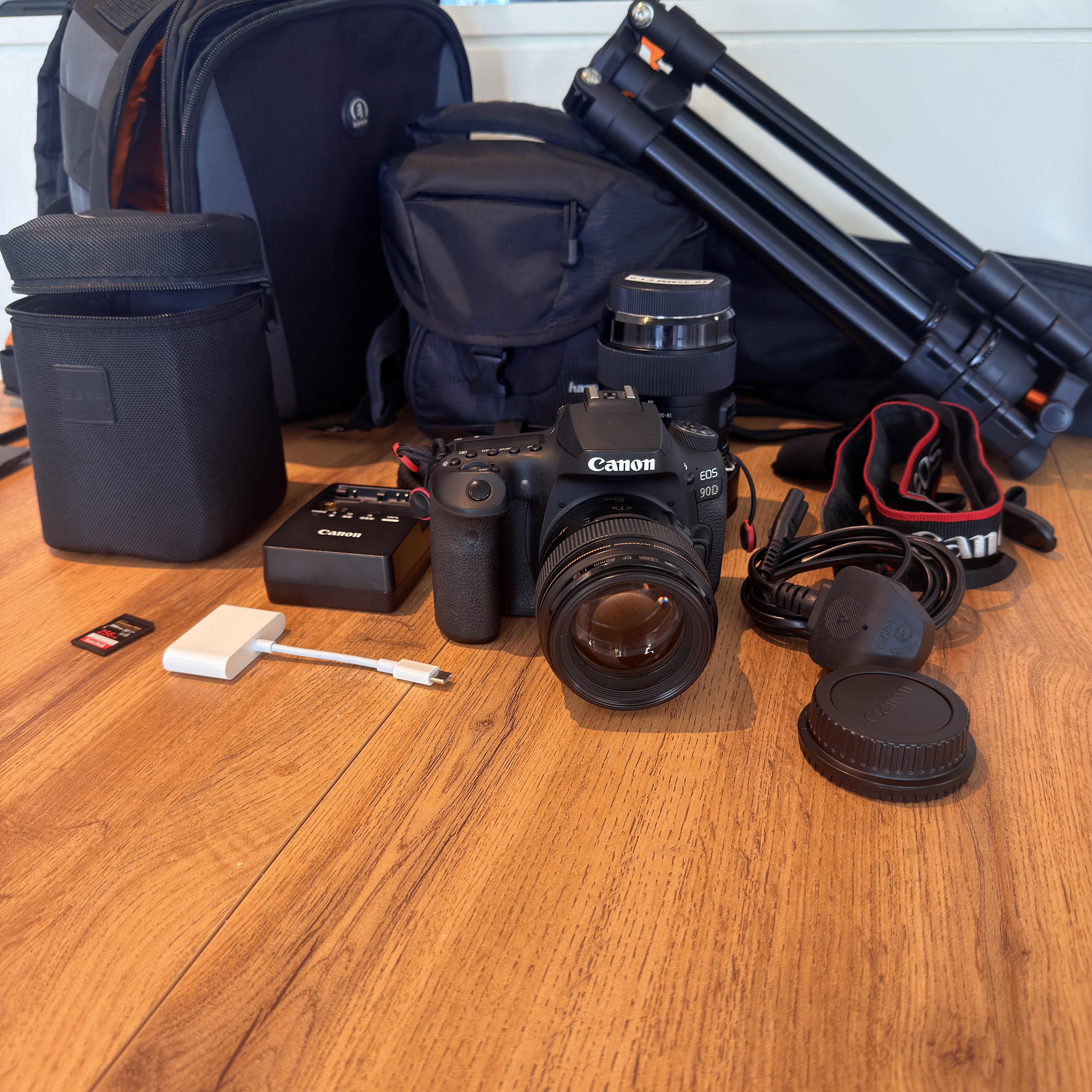 Canon 90d + sigma 18-35mm + 85mm + 256gb + tripod - complete creator kit