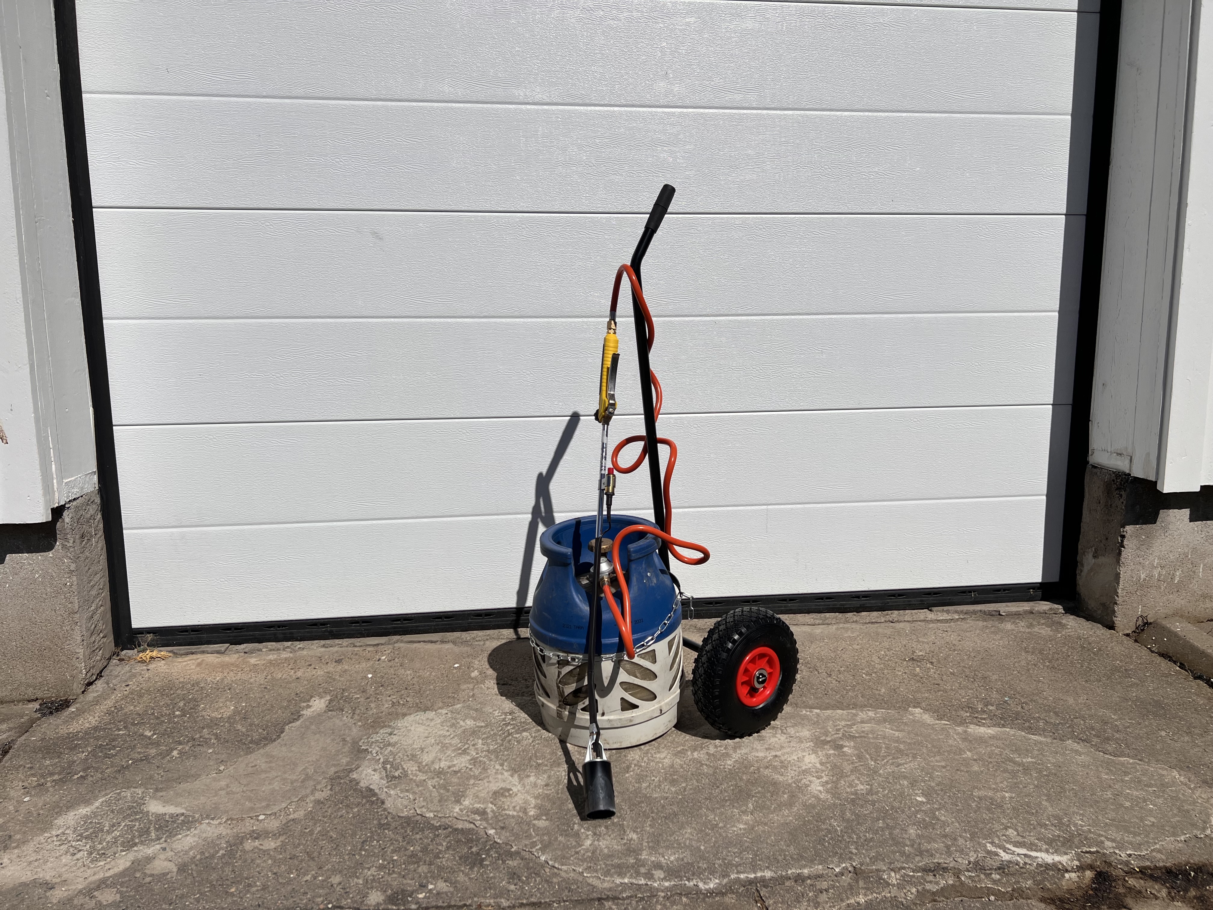 Ogräsbrännare med vagn