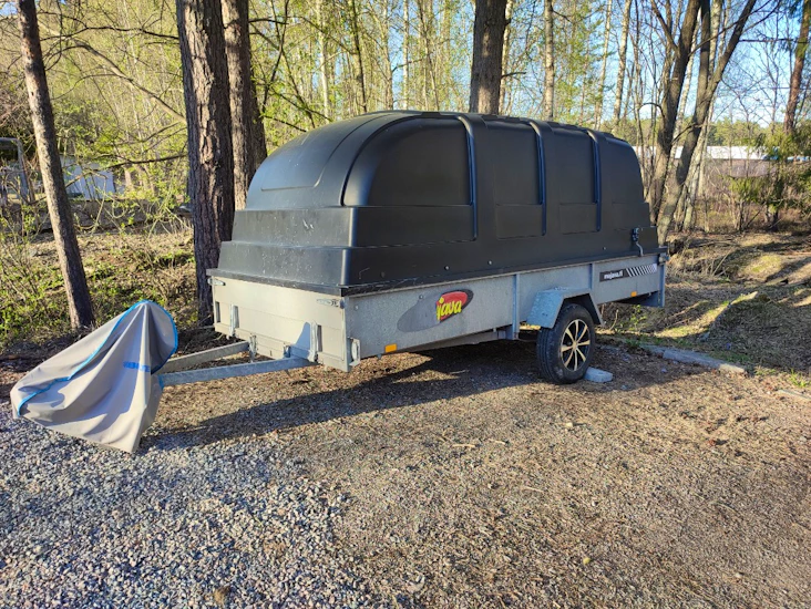 Släpvagn med kåpa innermått 150*300