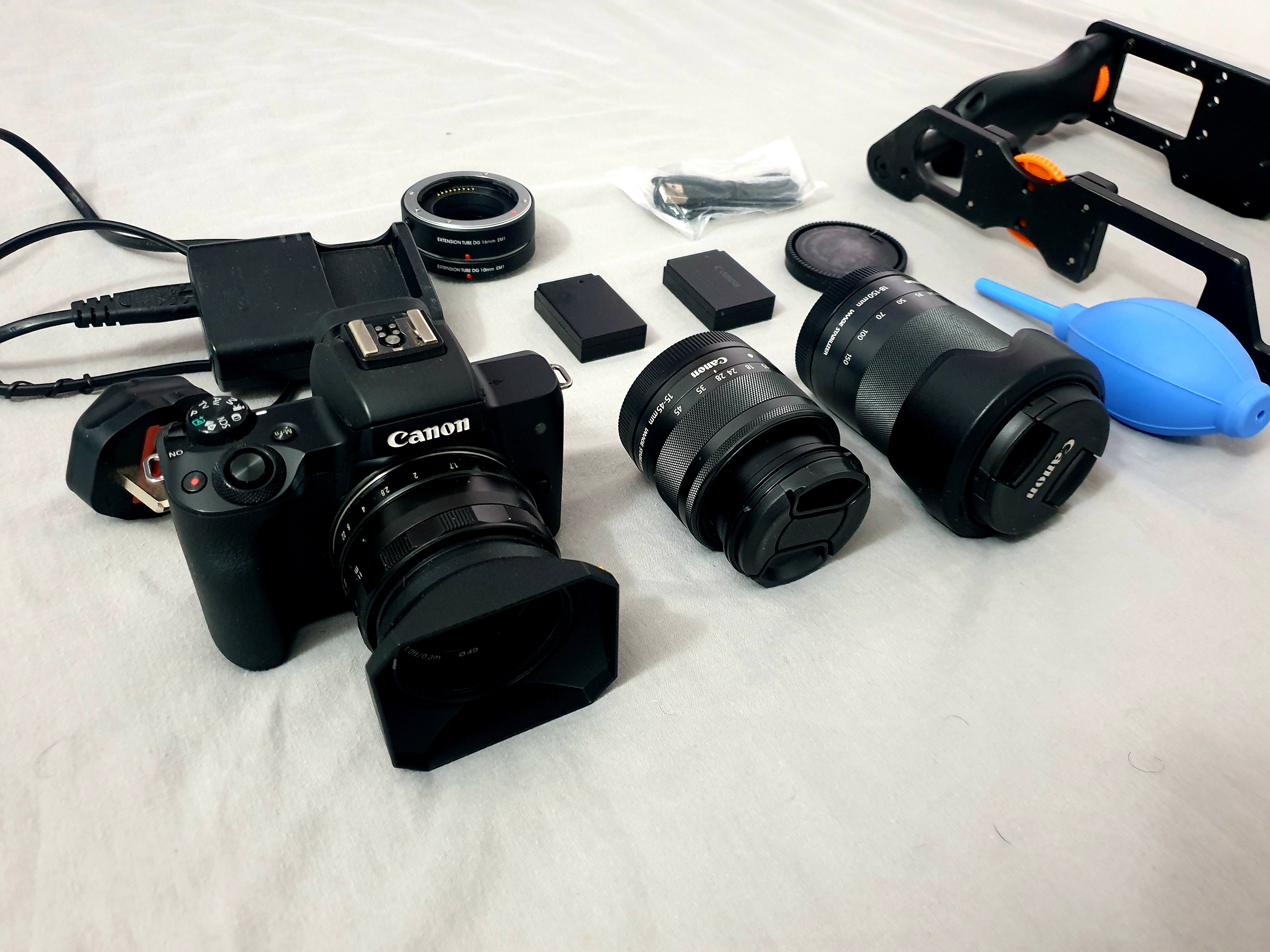 Canon m50 mirrorless compact camera with lens