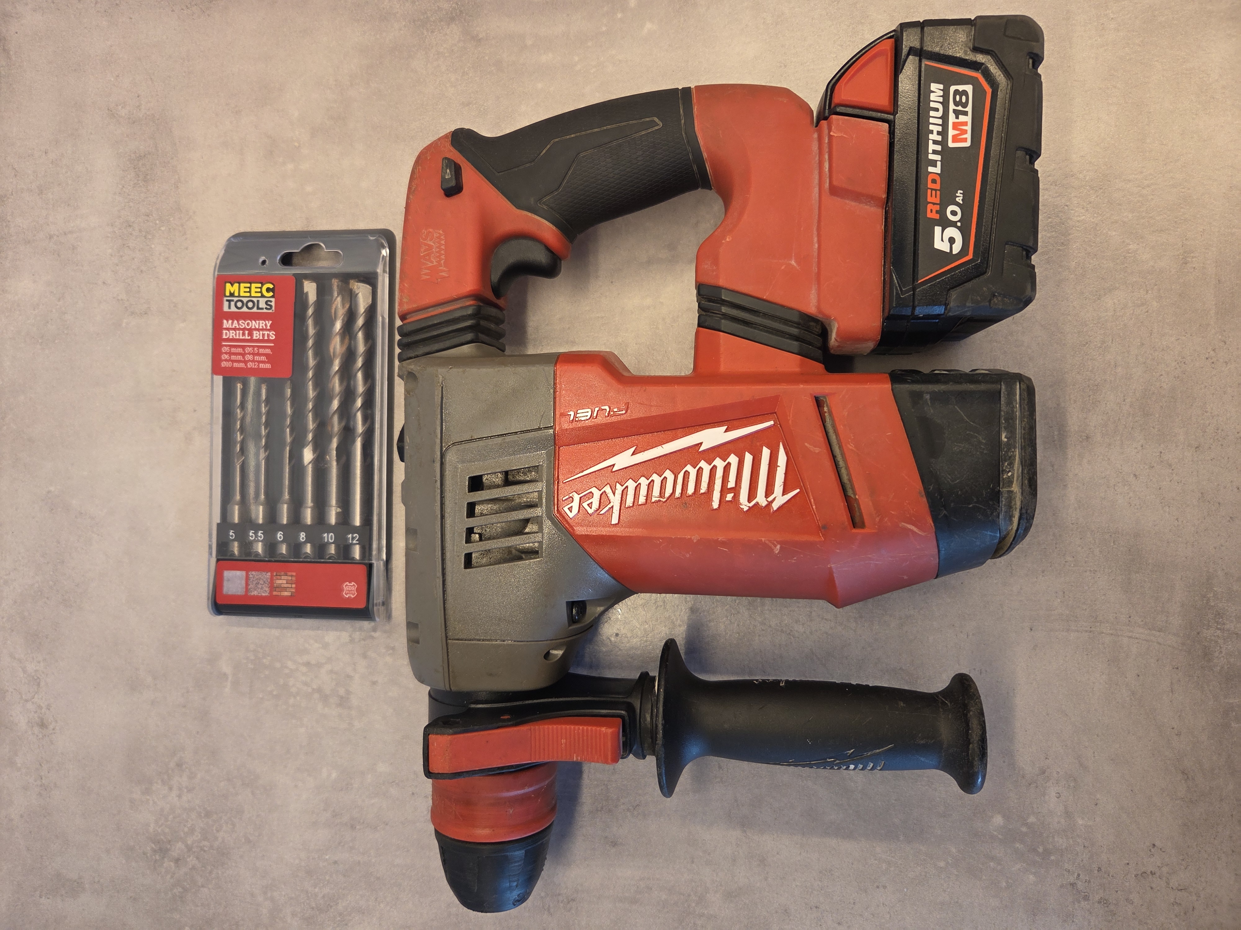 Kraftfull milwaukee m18 chpx borrhammare