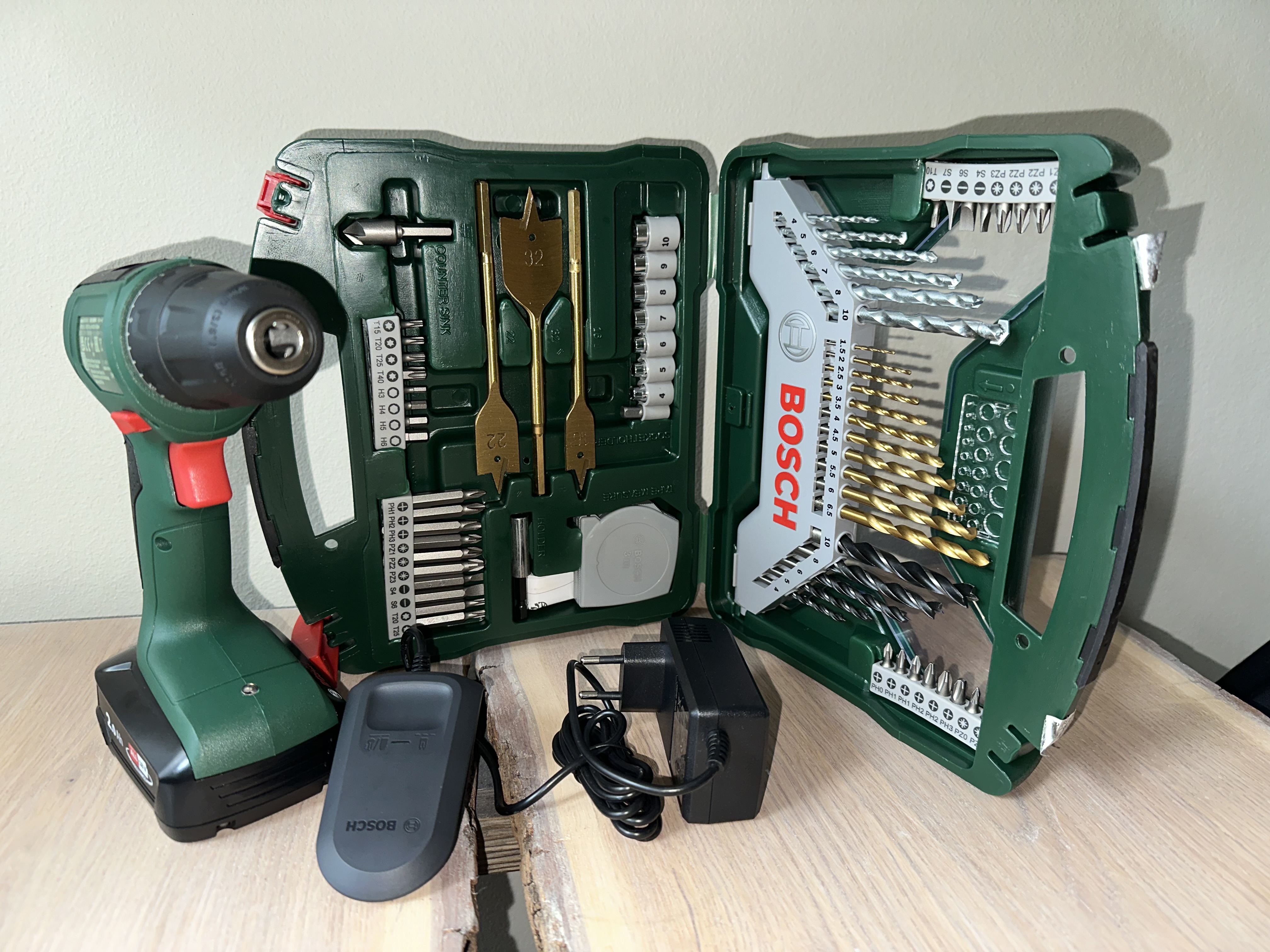 Bosch 18v borrskruvdragare + 70-delars borr- & bitsats