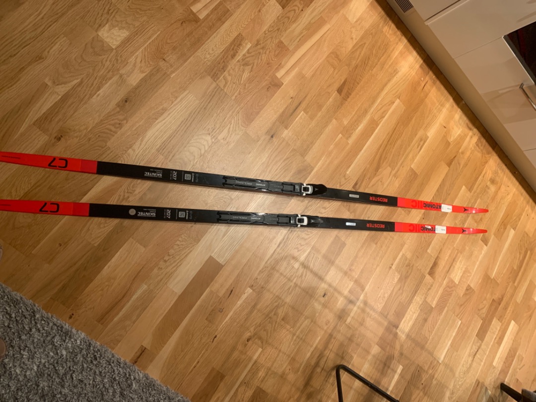 Längdskidor 207cm +stavar