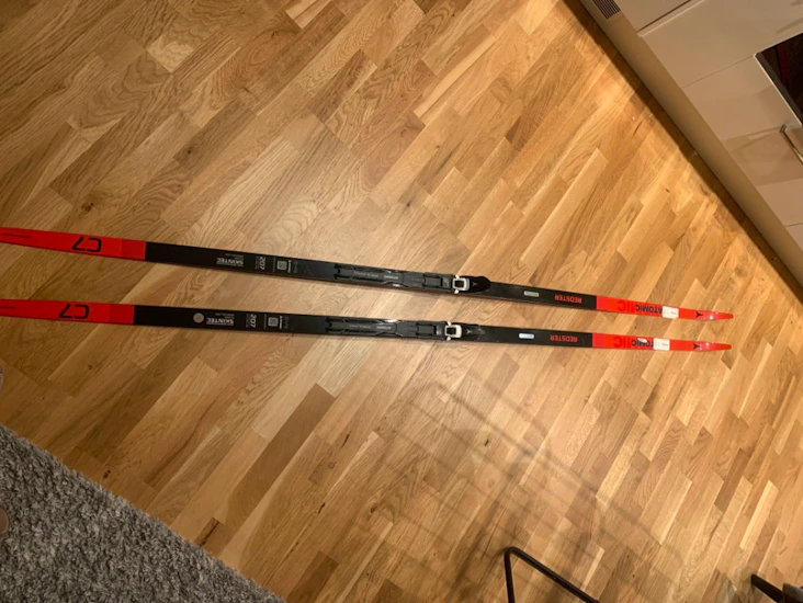 Längdskidor 207cm +stavar