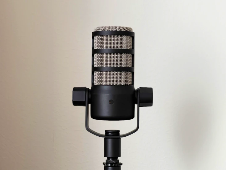 Podcast - rodecaster pro + mikrofonit