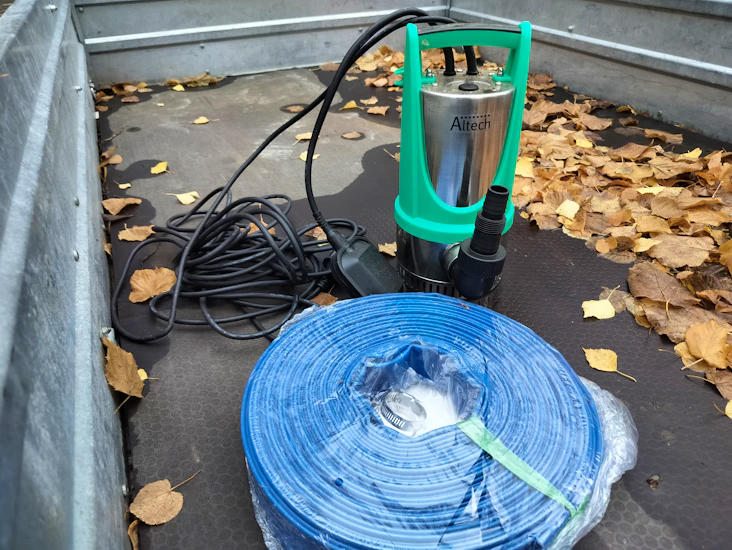 Dränkpump med lång slang