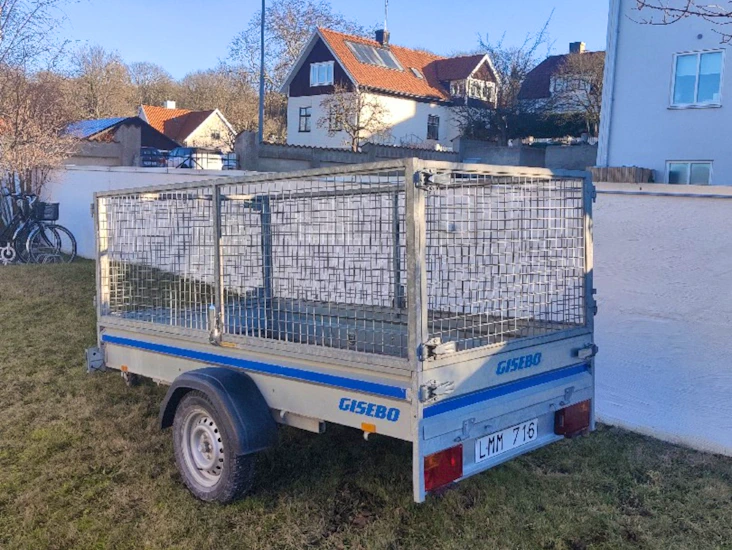 Släpvagn med gallergrindar