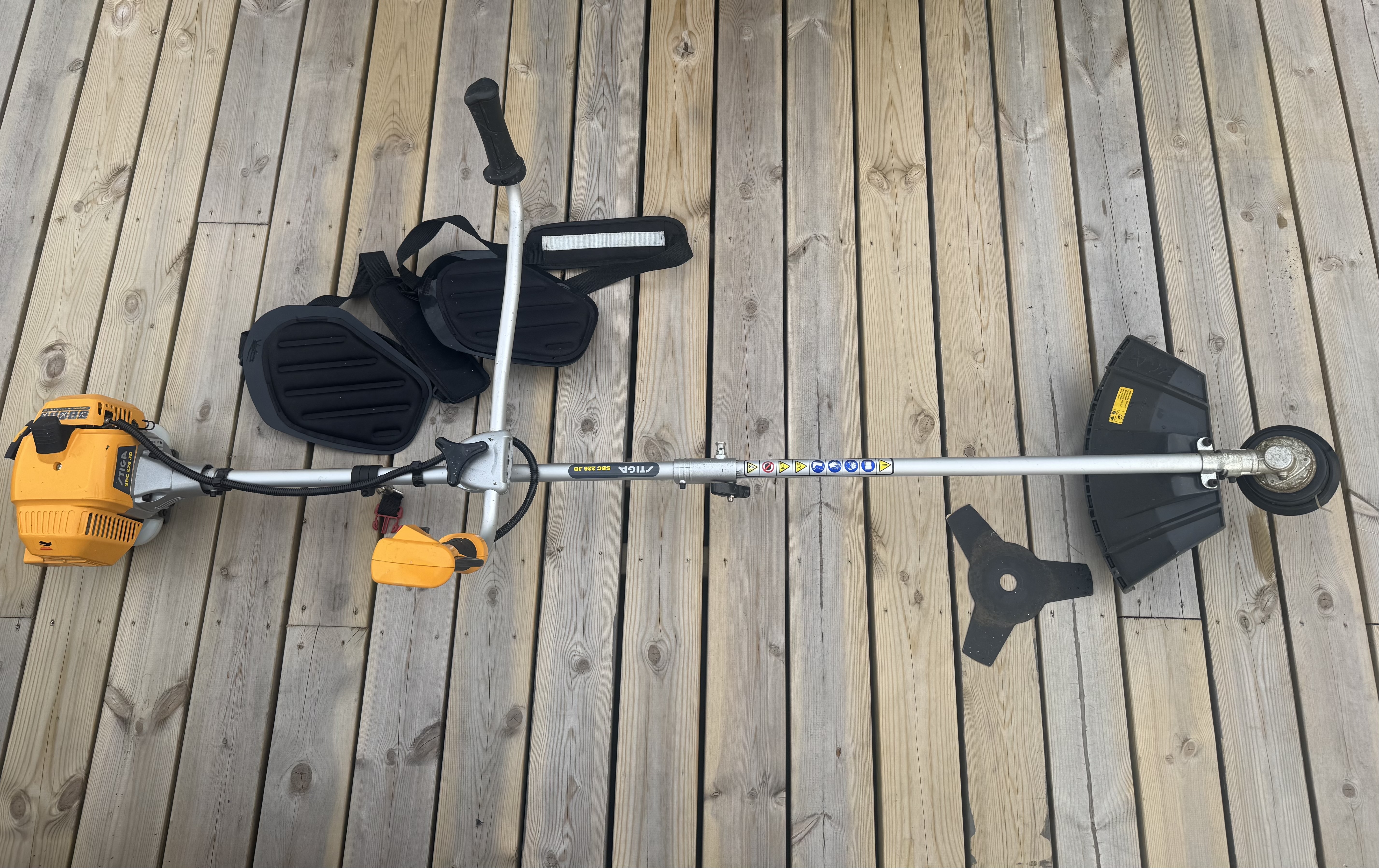 Bensindrevet ryddesag/gresstrimmer